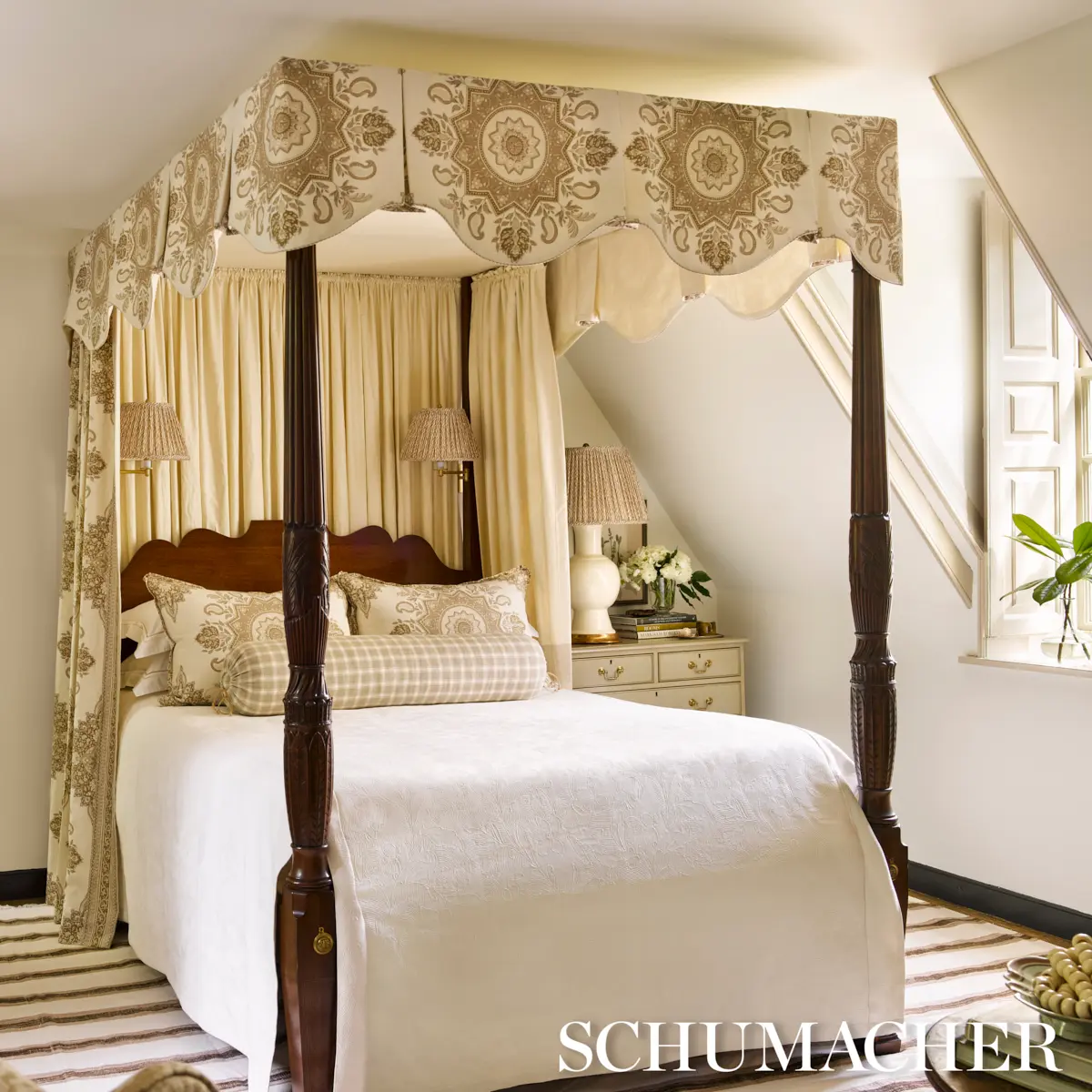 MONTECITO MEDALLION_ NEUTRAL