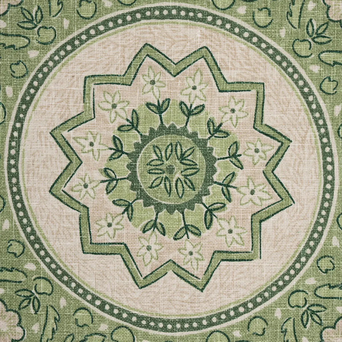 MONTECITO MEDALLION_ LEAF GREEN