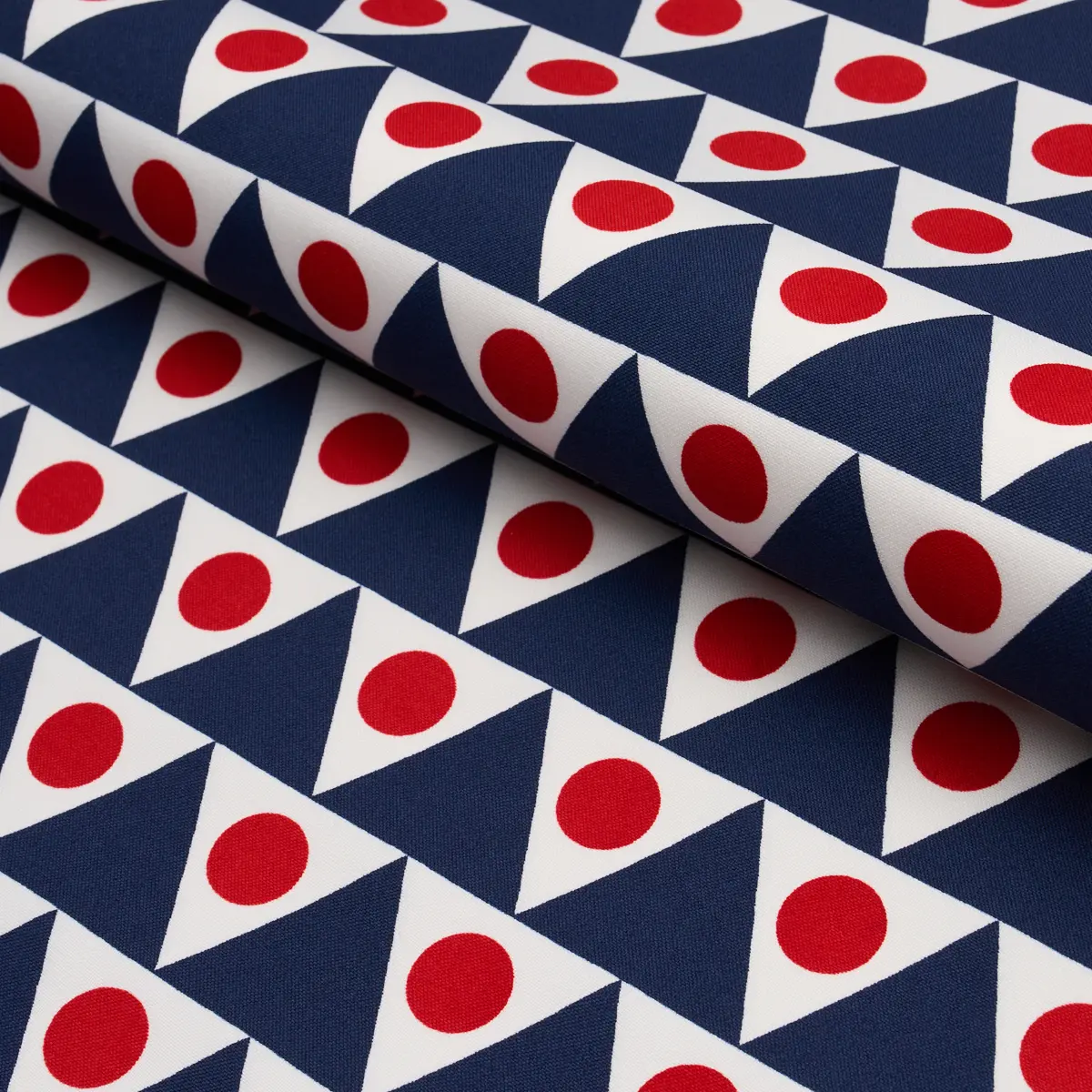 PENNANT II INDOOR/OUTDOOR_ NAVY & RED