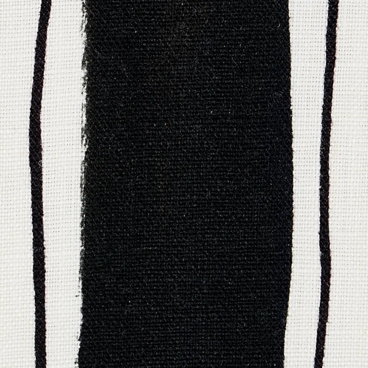 TRACING STRIPES_ BLACK