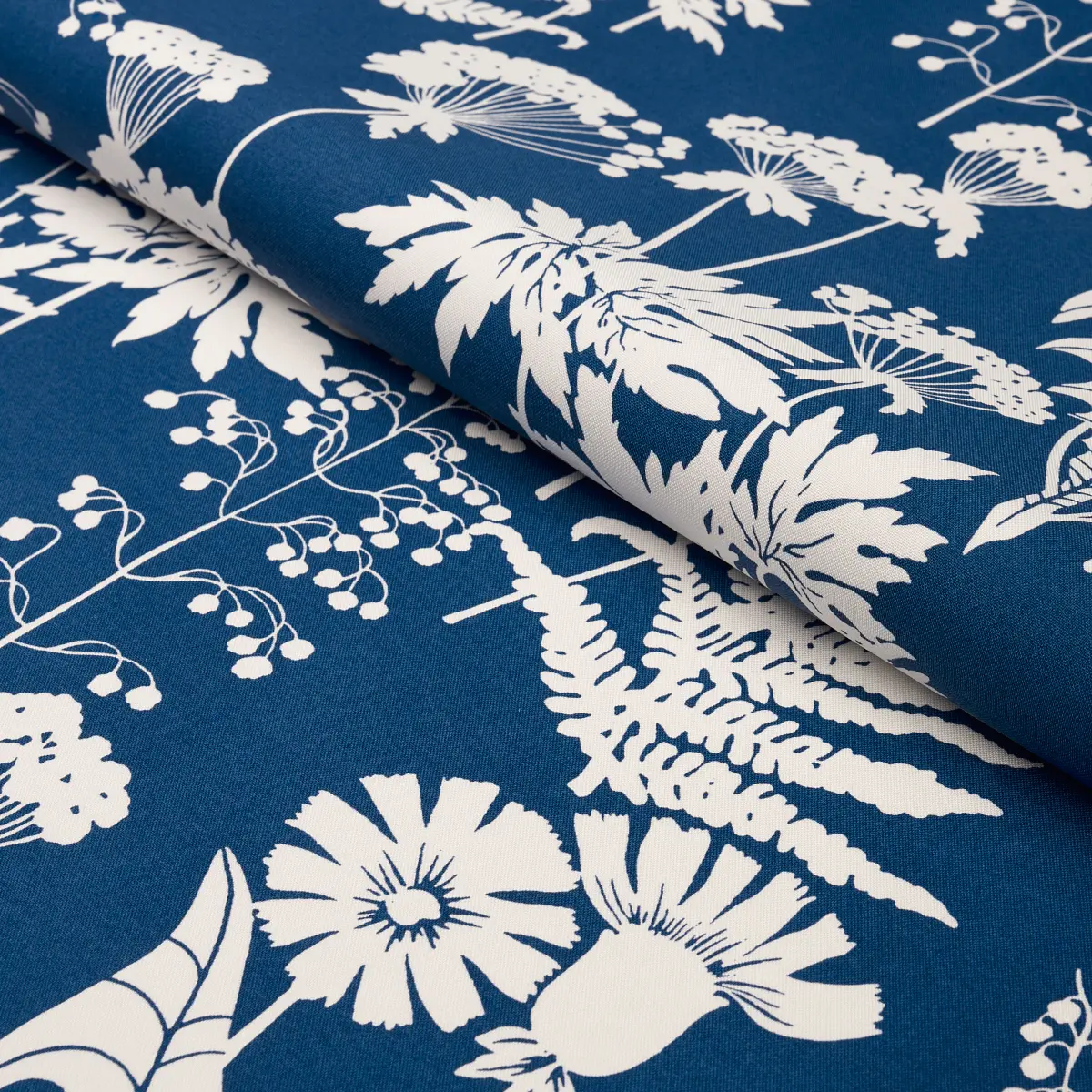 SPRING FLORAL INDOOR/OUTDOOR_ NAVY