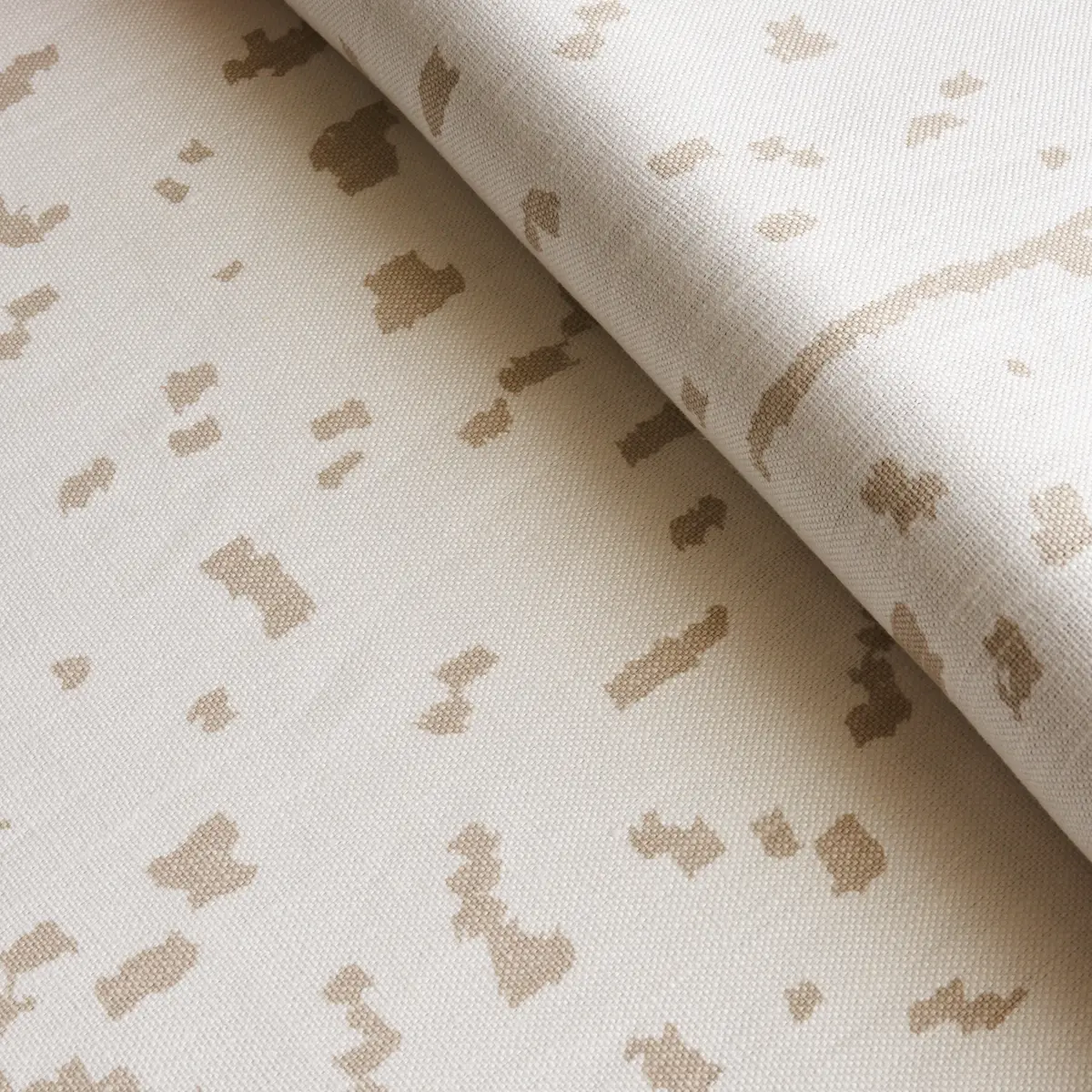 BESPOTTED_ LIGHT NEUTRAL