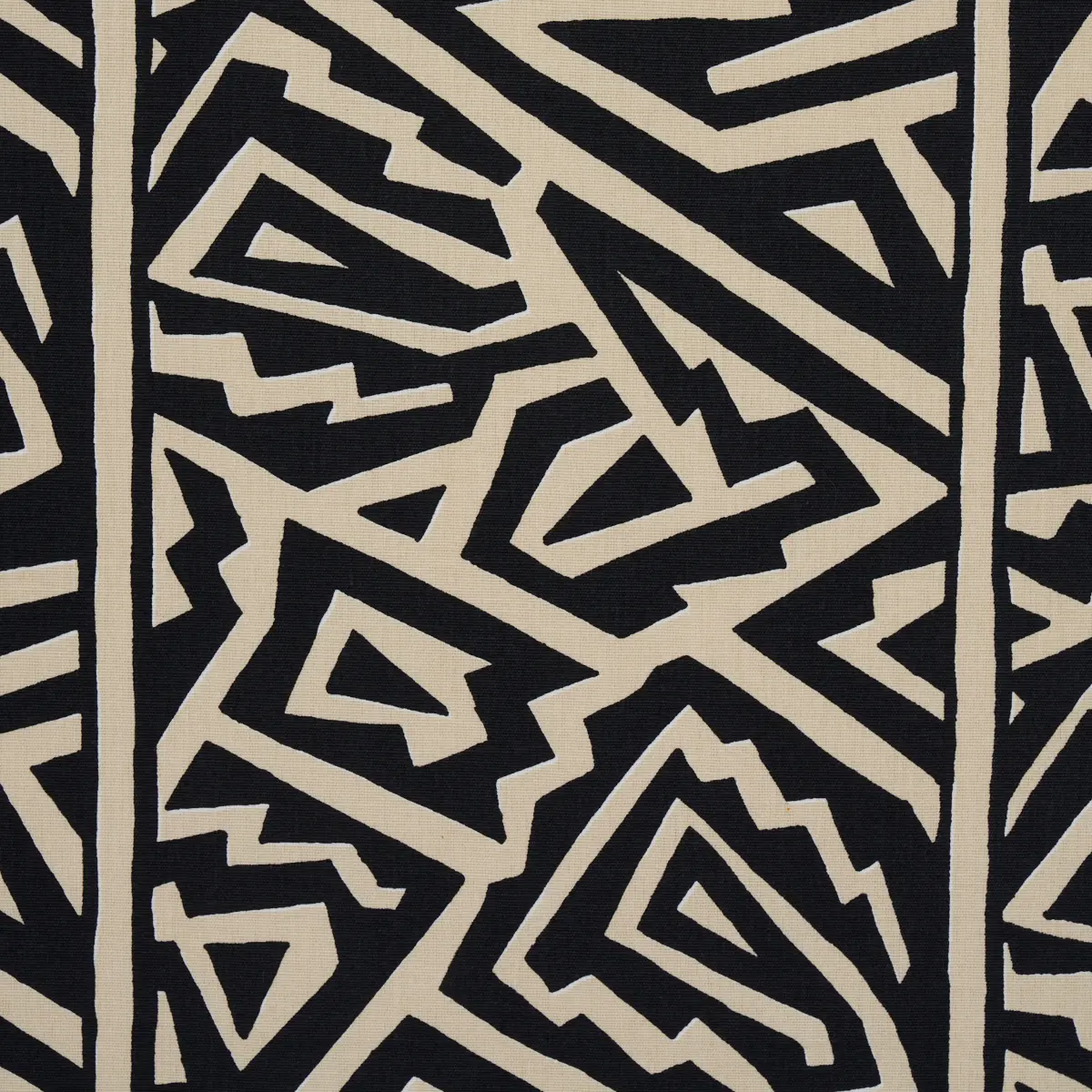 JAGGED MAZE_ BLACK