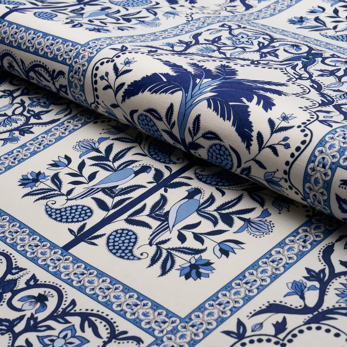 AMAZONAS MYSTIQUE_ TROPICAL SHADES OF BLUE