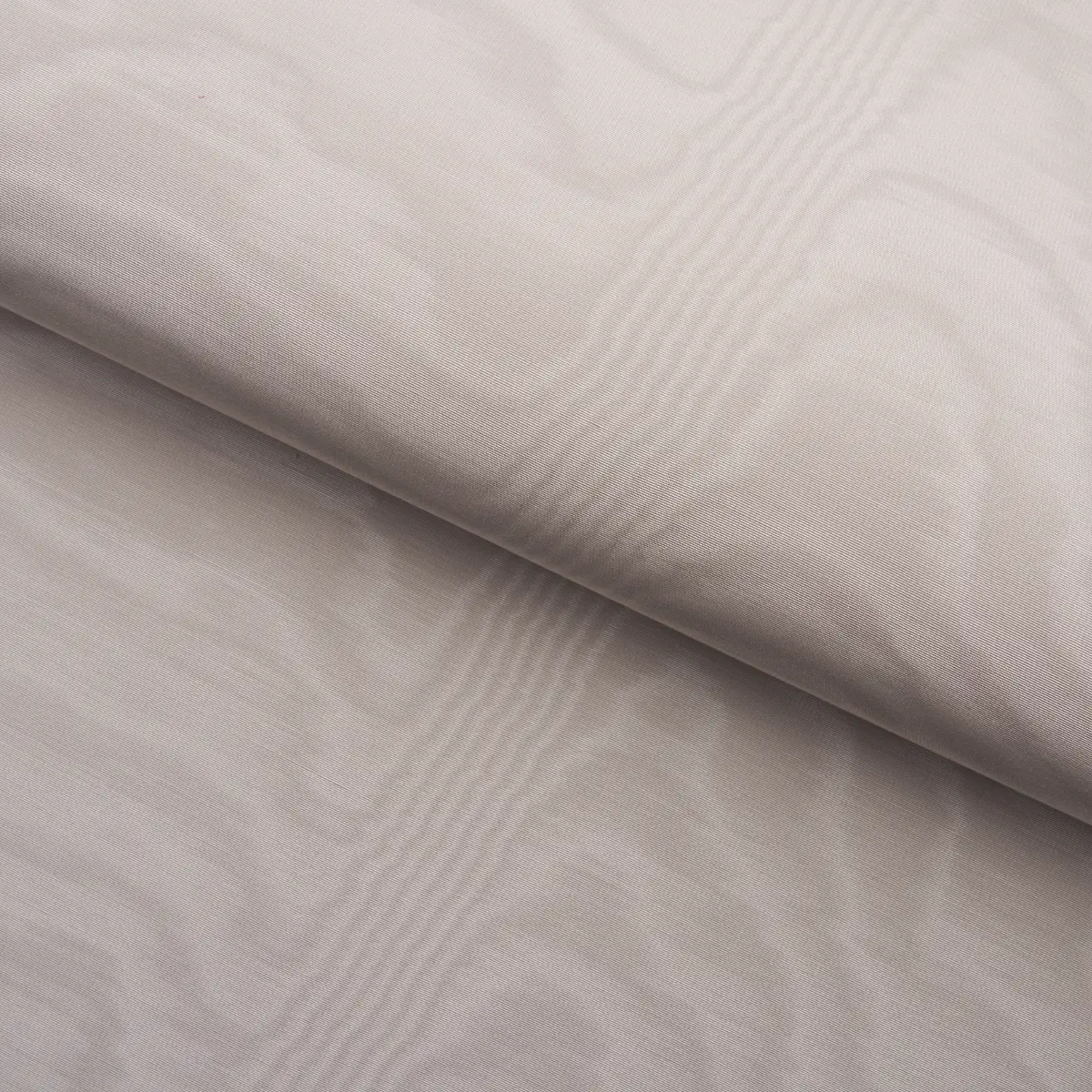 MOIRÉ WALLCOVERING_ DOVE