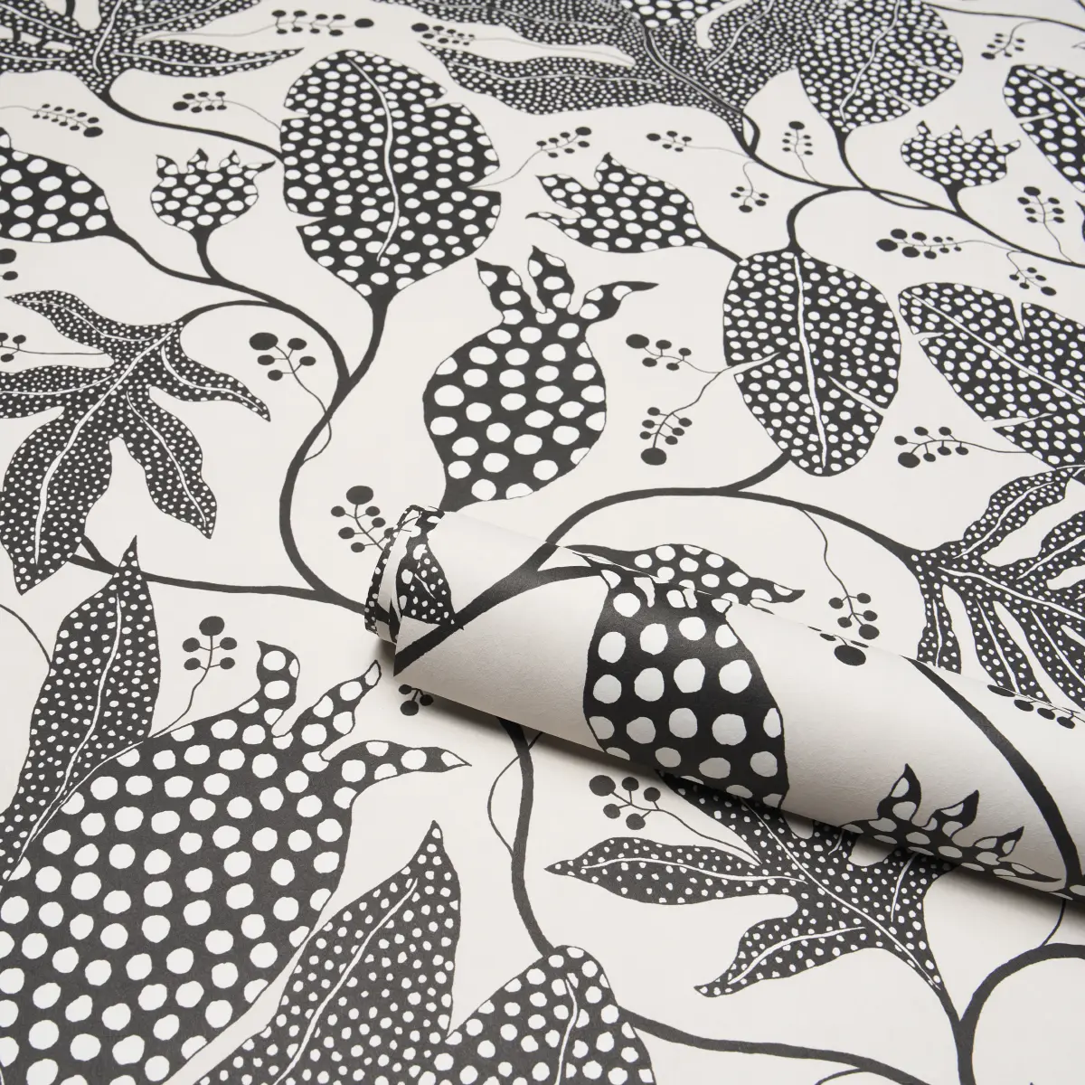 POLKA DOT JUNGLE_ BLACK & CREAM