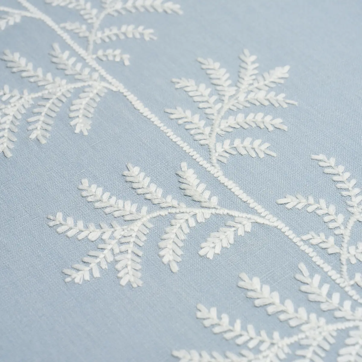 ELOISE EMBROIDERY WALLCOVERING_ SKY
