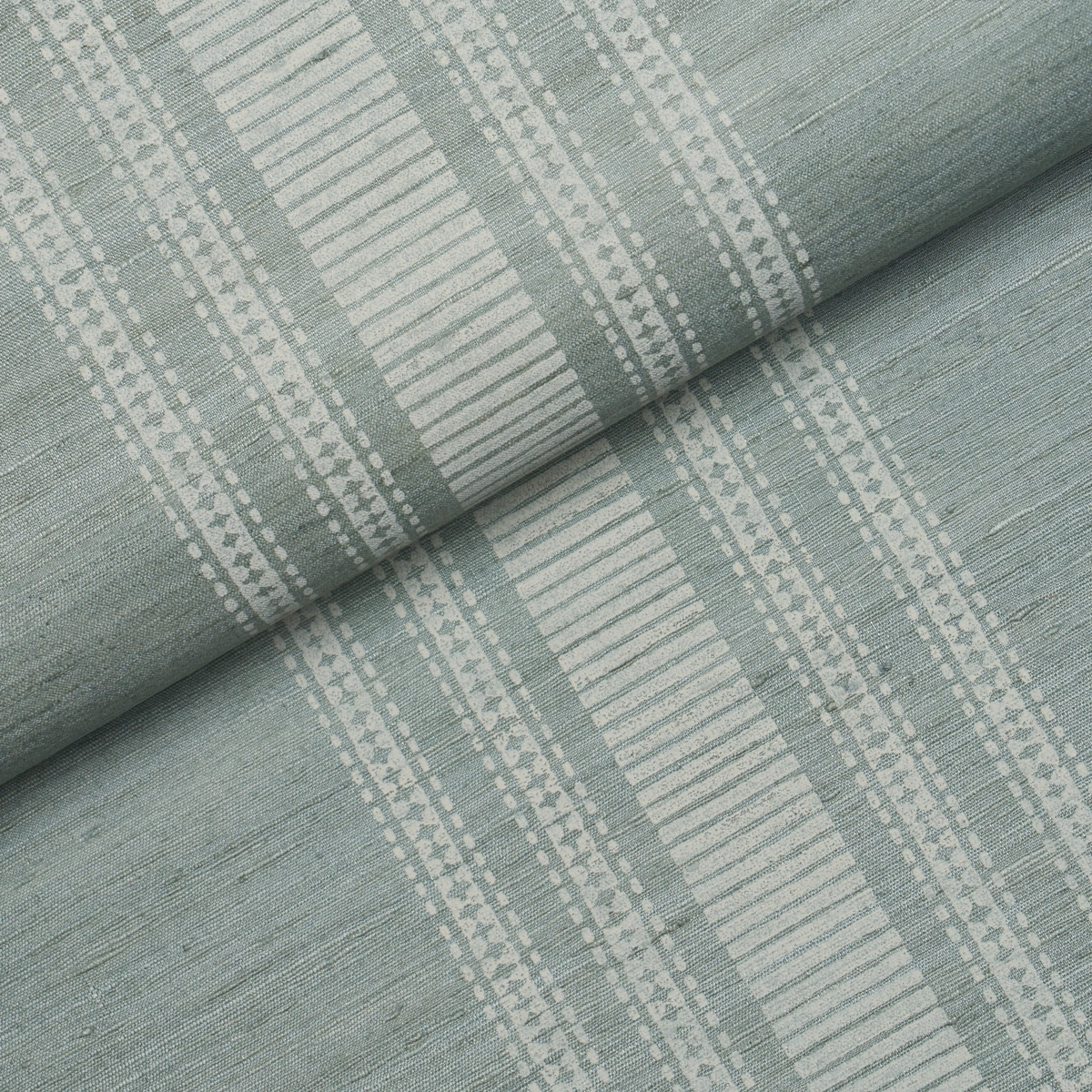 CASSIA SILK STRIPE WALLCOVERING_ SKY