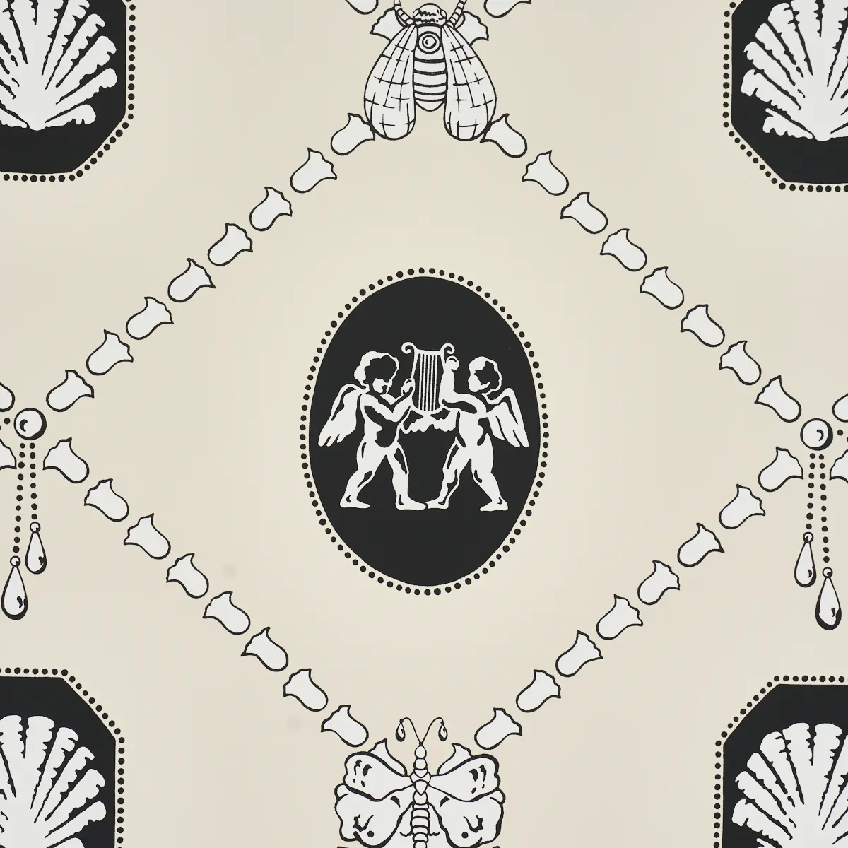 Edith_ BLACK & IVORY