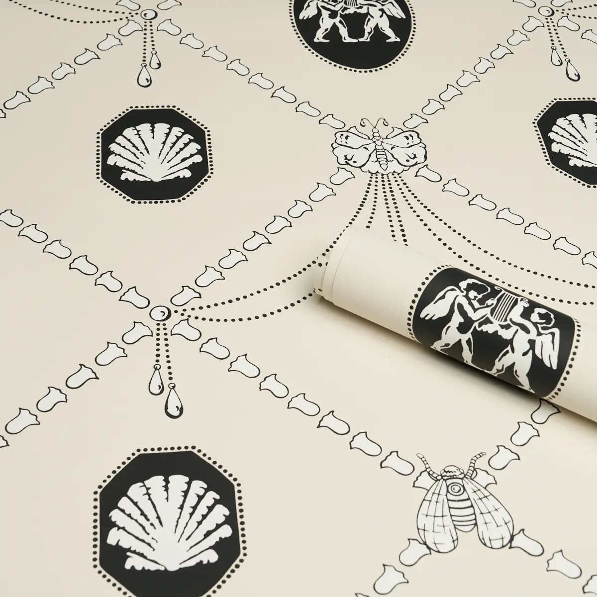 Edith_ BLACK & IVORY