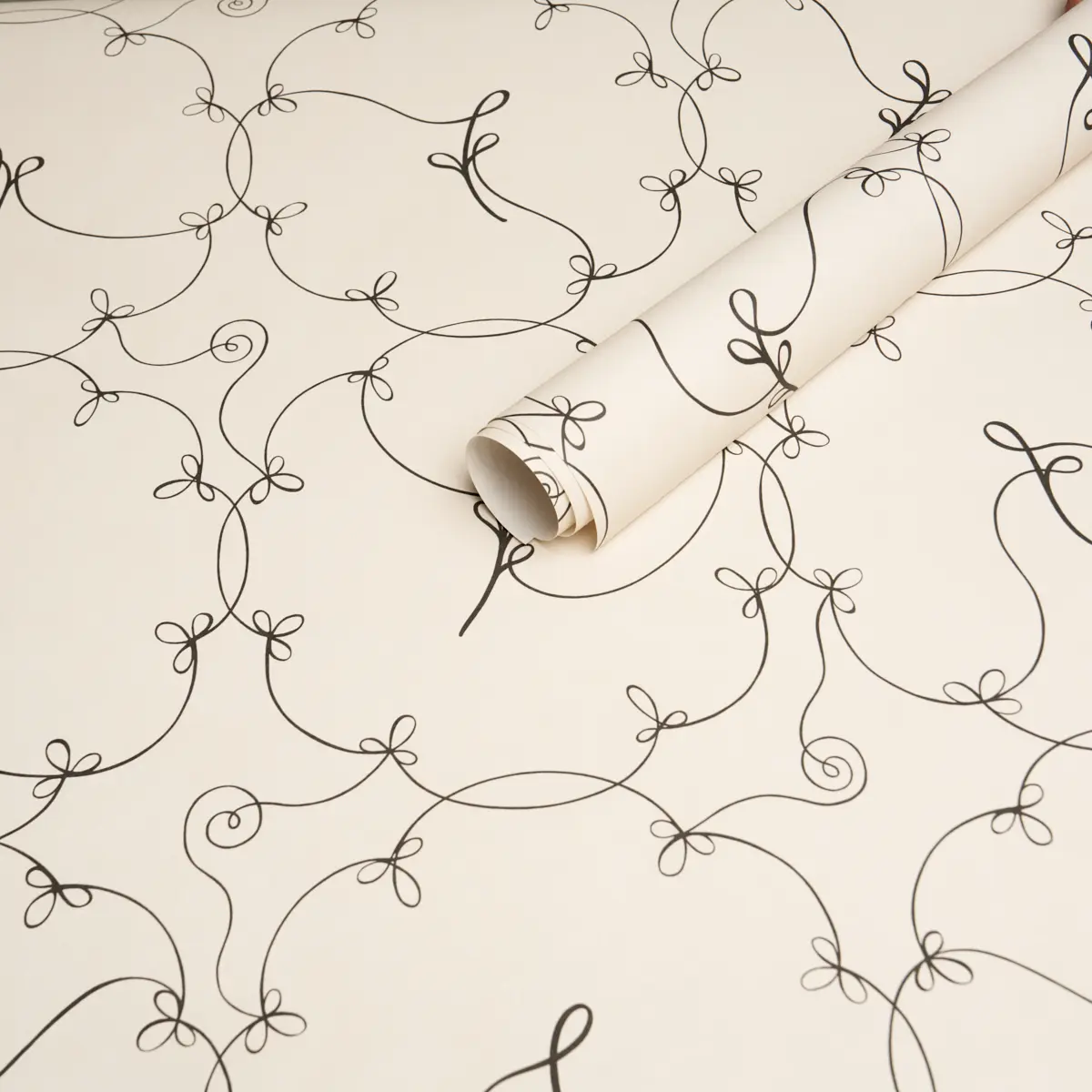 Broderie_ BLACK & IVORY