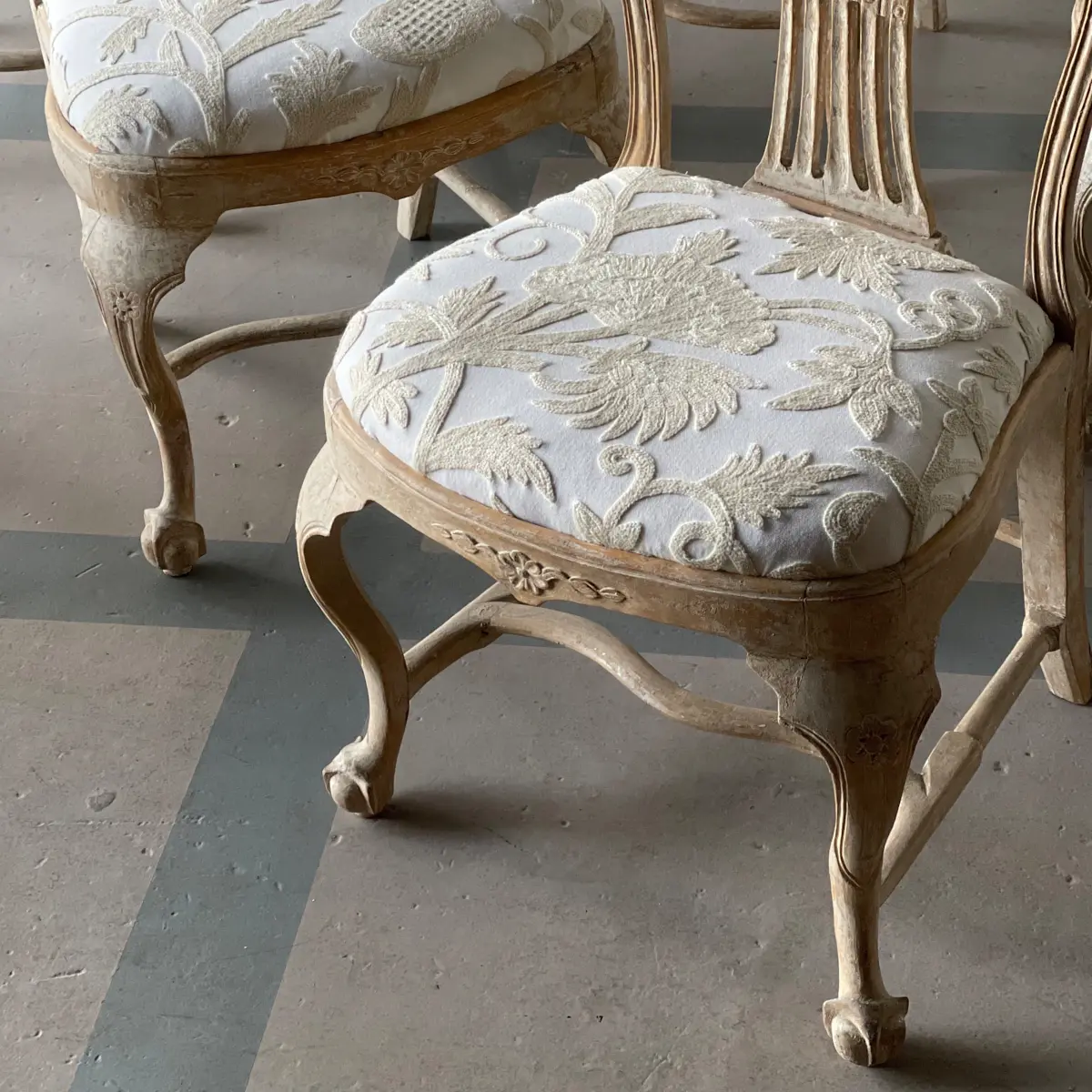 Sissinghurst Crewel_ IVORY