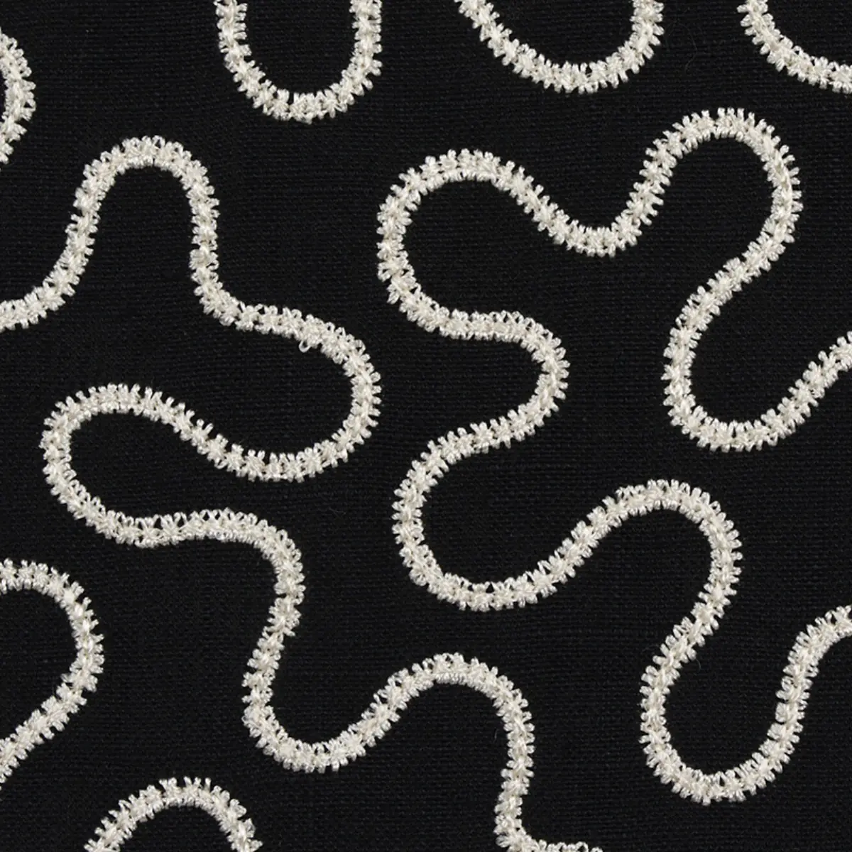 MEANDER EMBROIDERY_ BLACK
