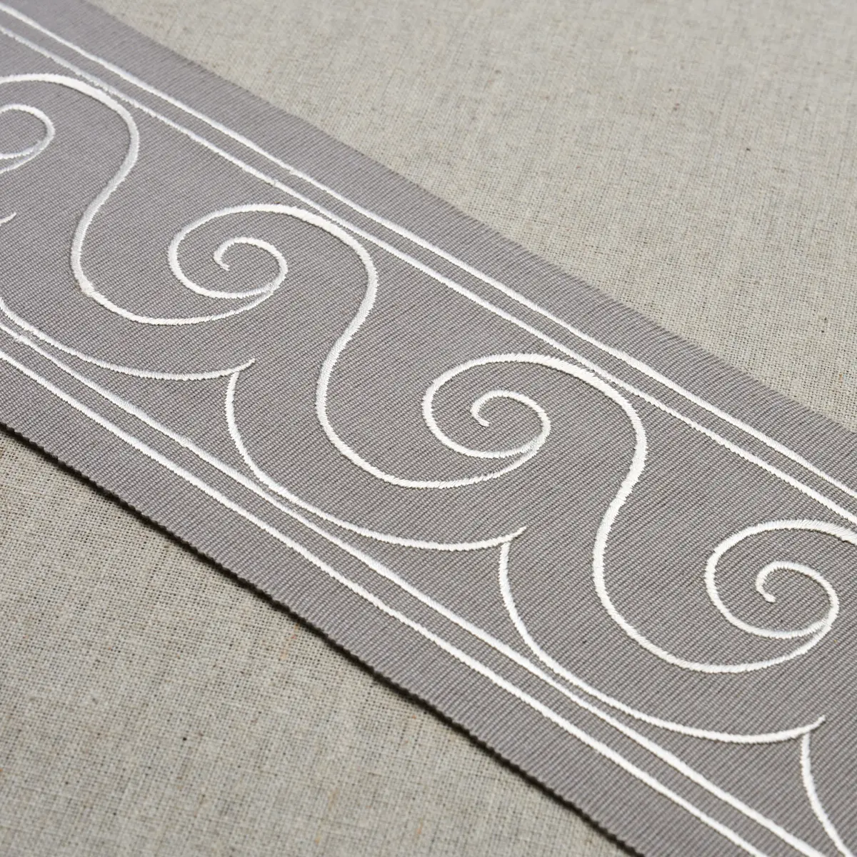 GREEK WAVES TRIM_ WHITE ON GREY