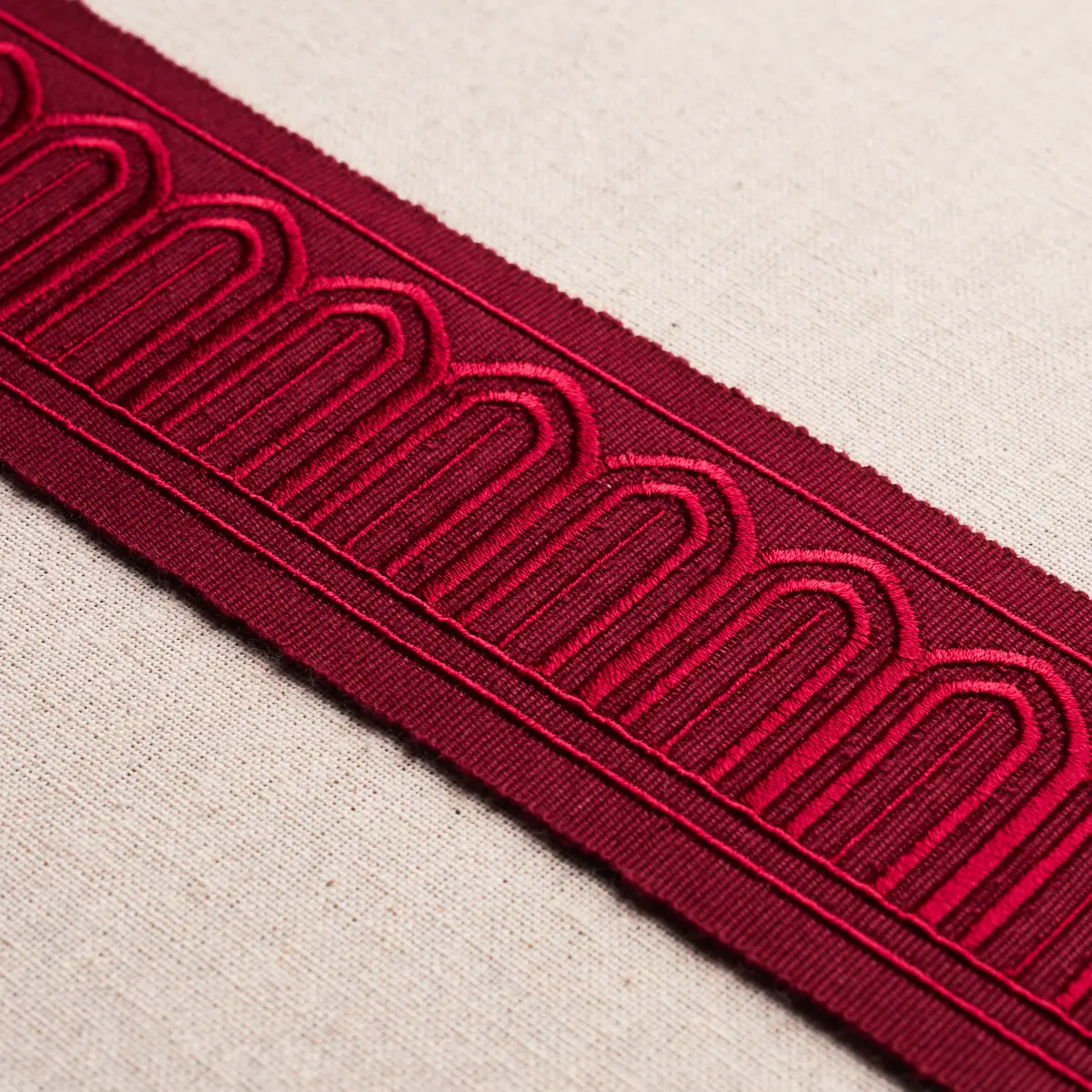 ARCHES EMBROIDERED TAPE MEDIUM_ RED