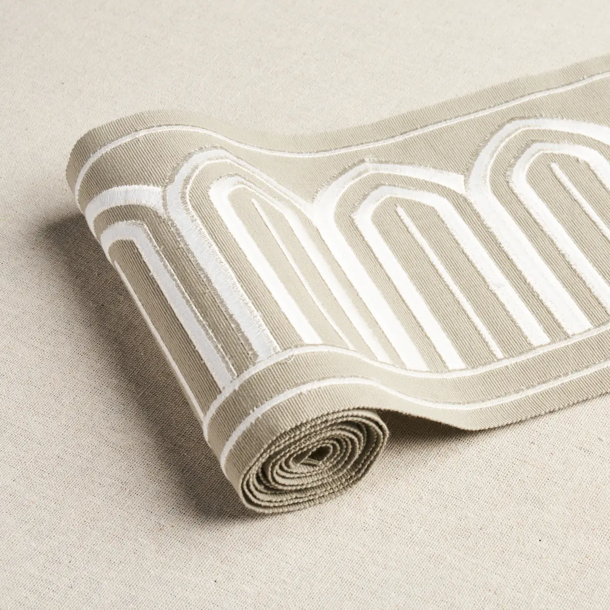 ARCHES EMBROIDERED TAPE WIDE_ TAUPE