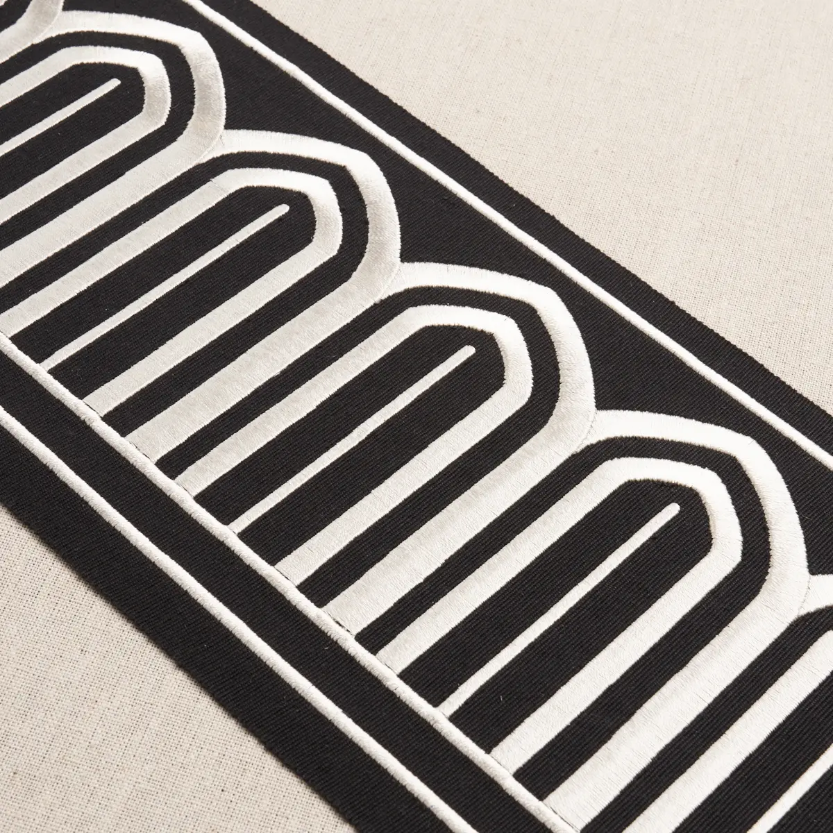 ARCHES EMBROIDERED TAPE WIDE_ WHITE ON BLACK