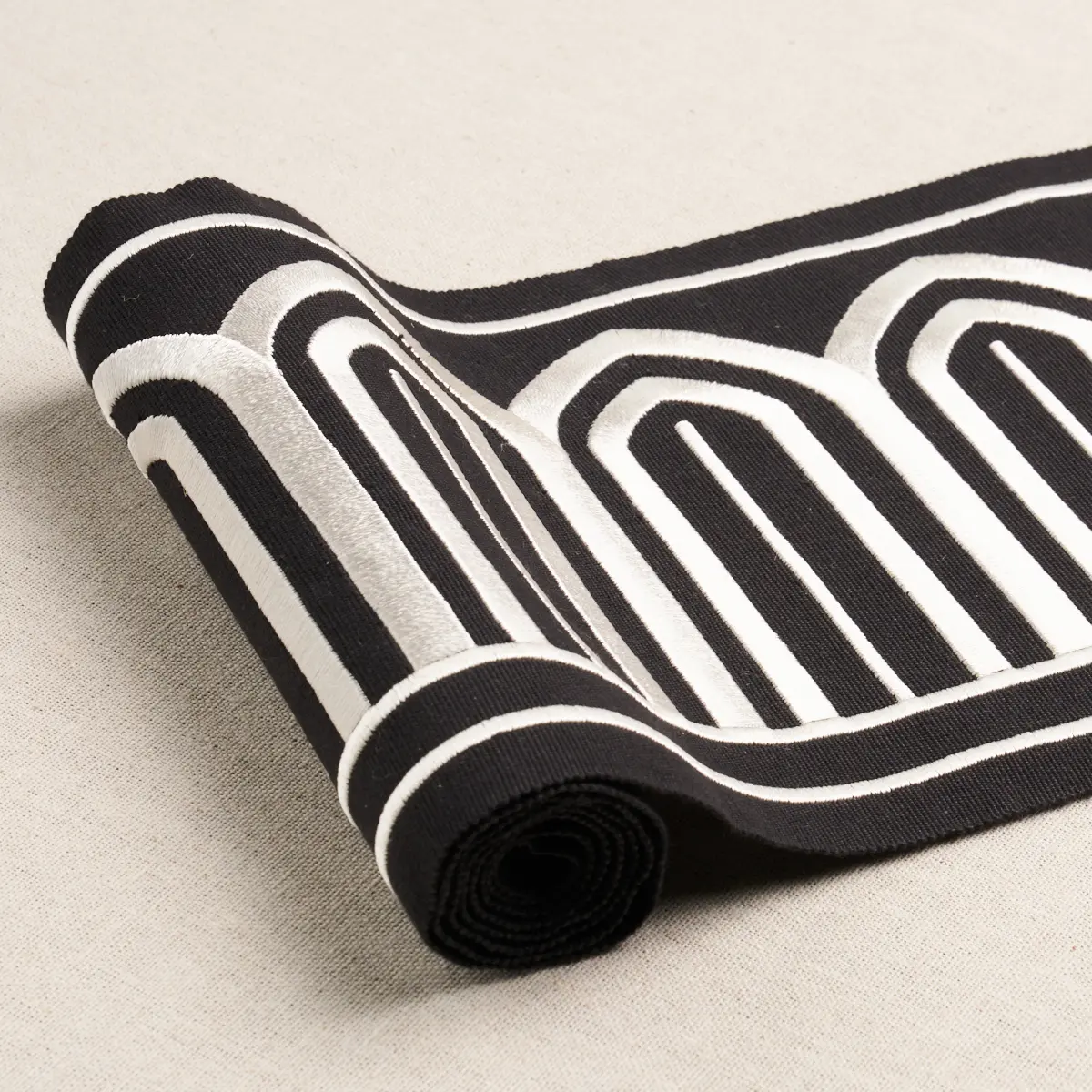 ARCHES EMBROIDERED TAPE WIDE_ WHITE ON BLACK
