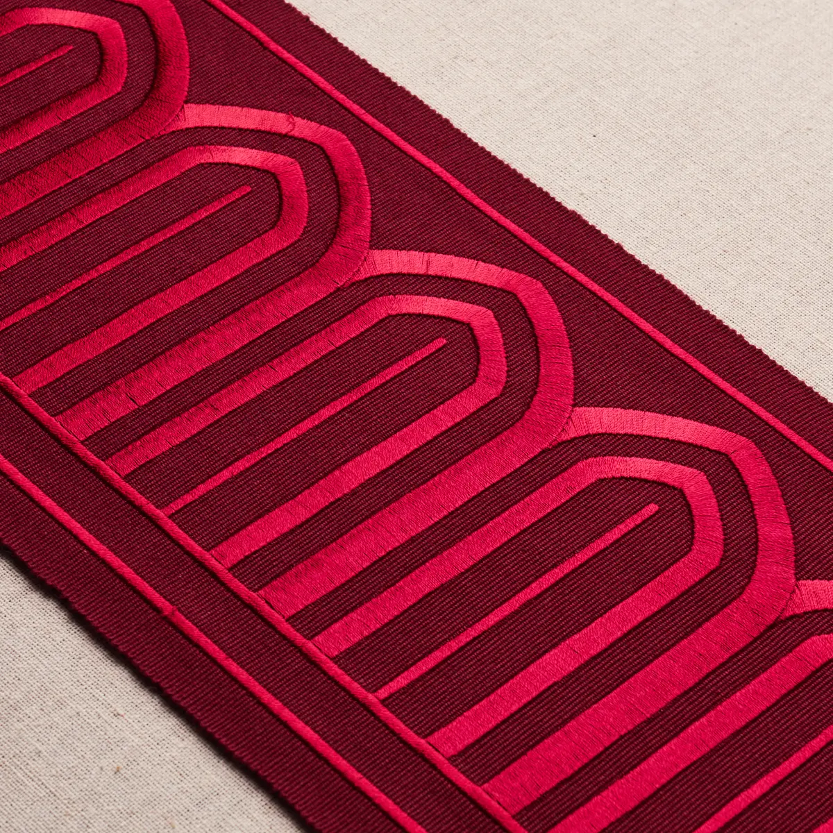 ARCHES EMBROIDERED TAPE WIDE_ RED