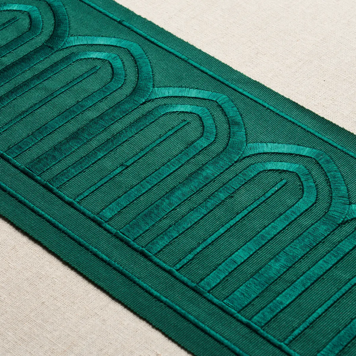 ARCHES EMBROIDERED TAPE WIDE_ EMERALD