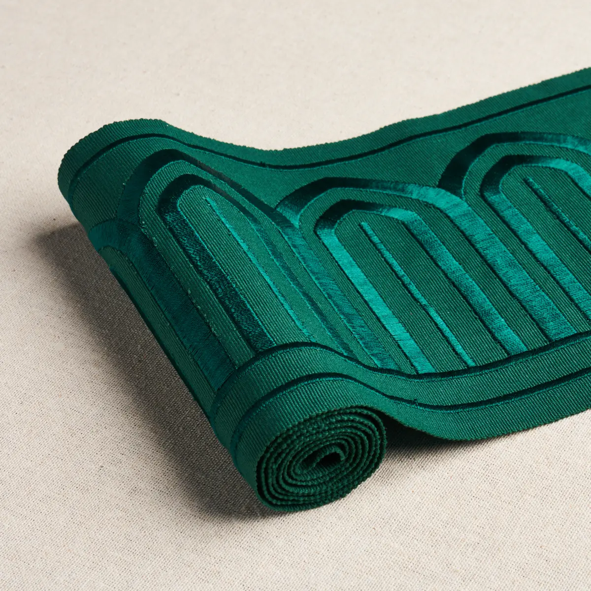 ARCHES EMBROIDERED TAPE WIDE_ EMERALD