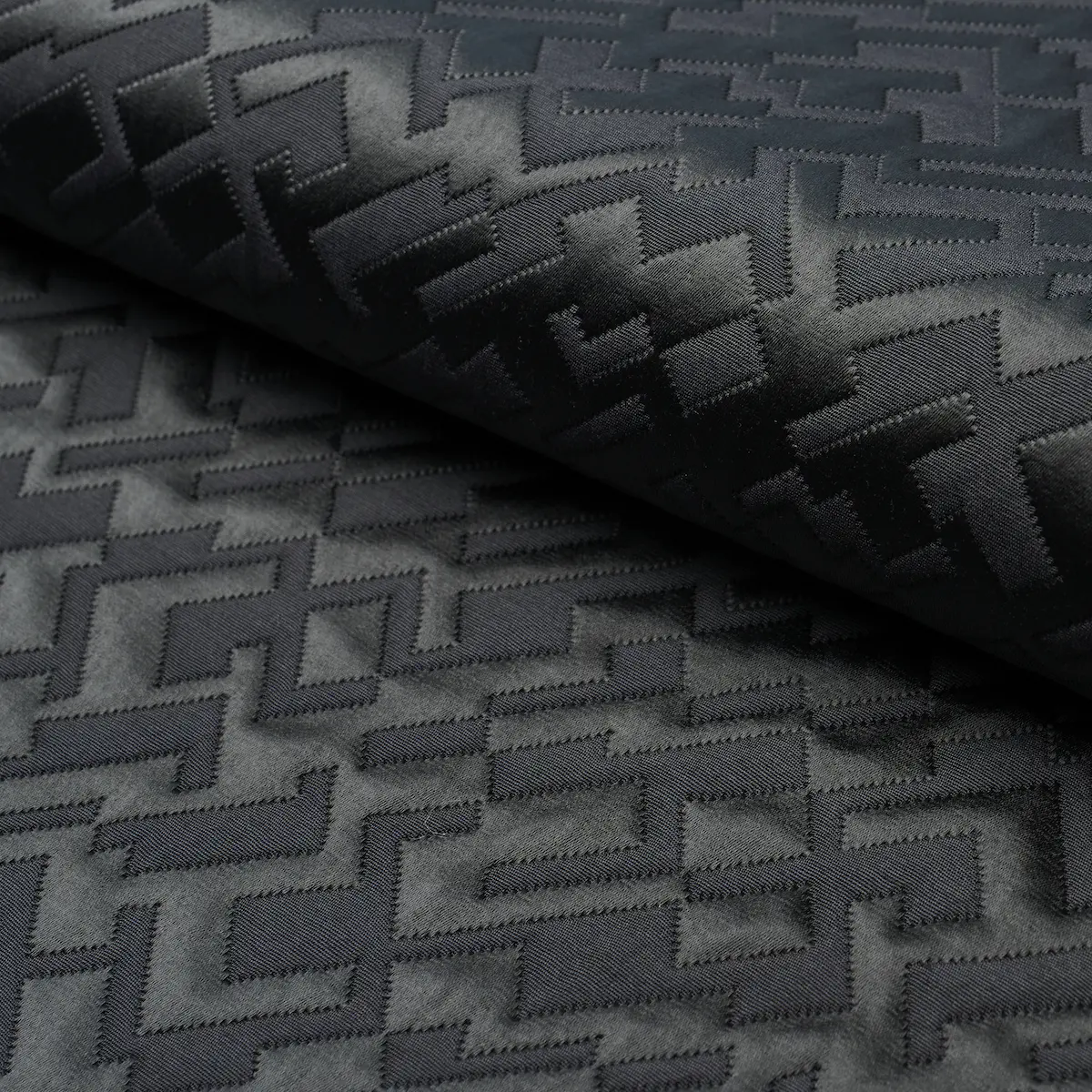 SALON MATELASSÉ SATIN_ EBONY