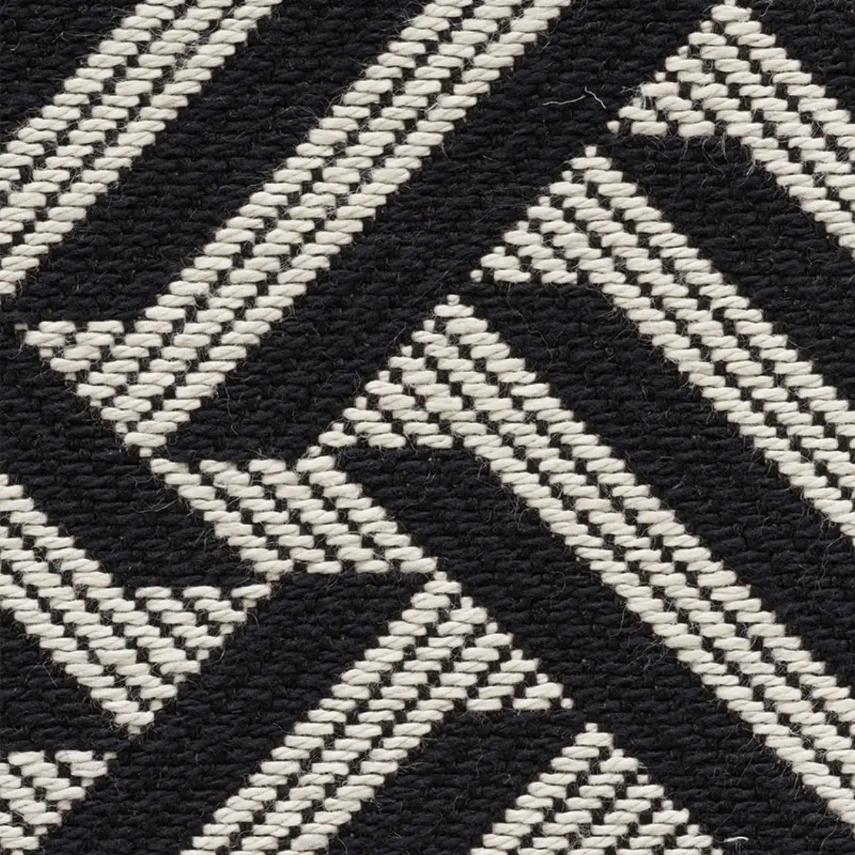 CROSS HATCH_ BLACK