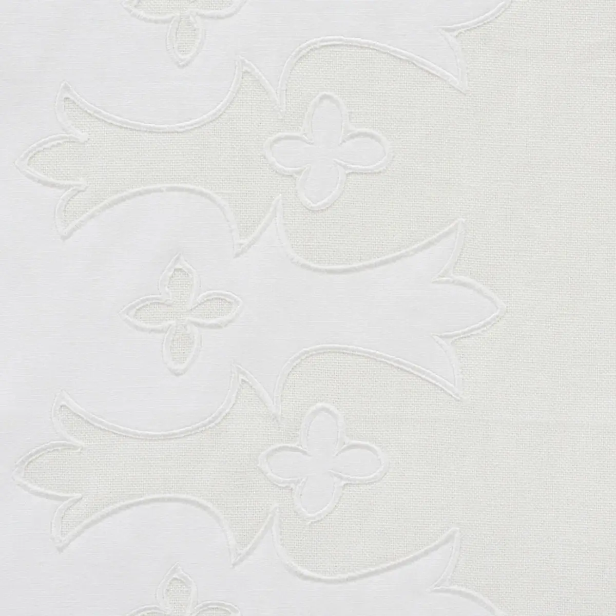 BERGAMA APPLIQUÉ_ WHITE & IVORY