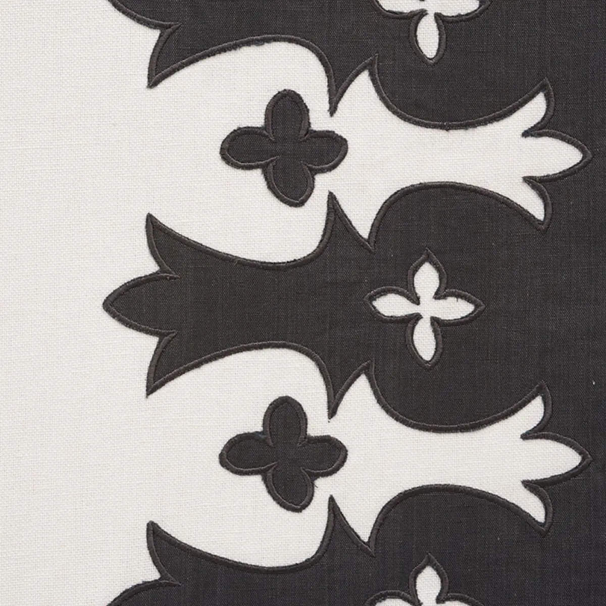BERGAMA APPLIQUÉ_ CARBON & IVORY