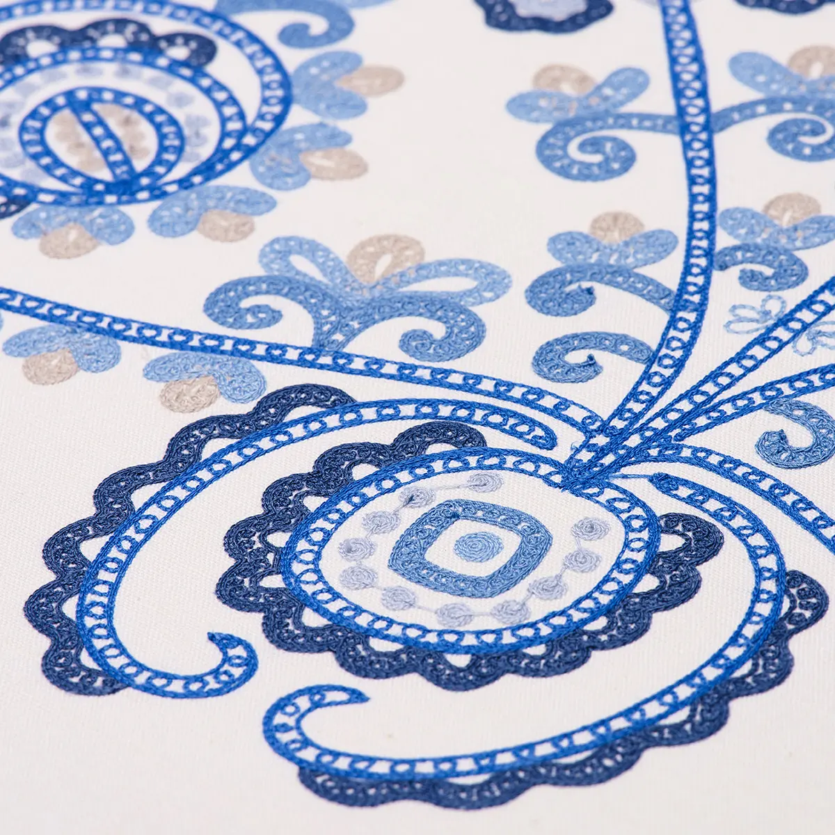 ESTRELLA EMBROIDERY_ PORCELAIN