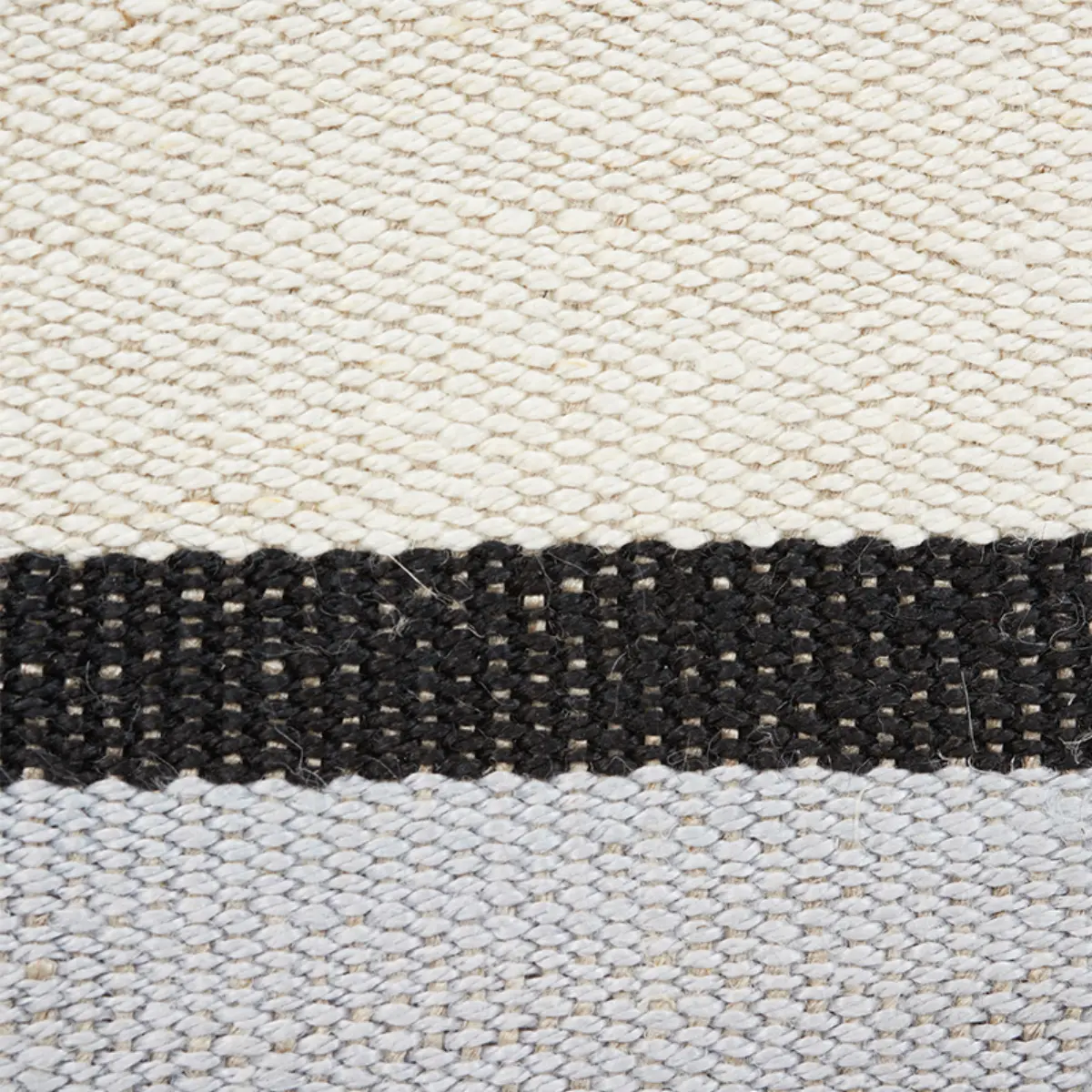 ILE SAINT-LOUIS WIDE TAPE_ WHITE BLACK & SILVERY BLUE