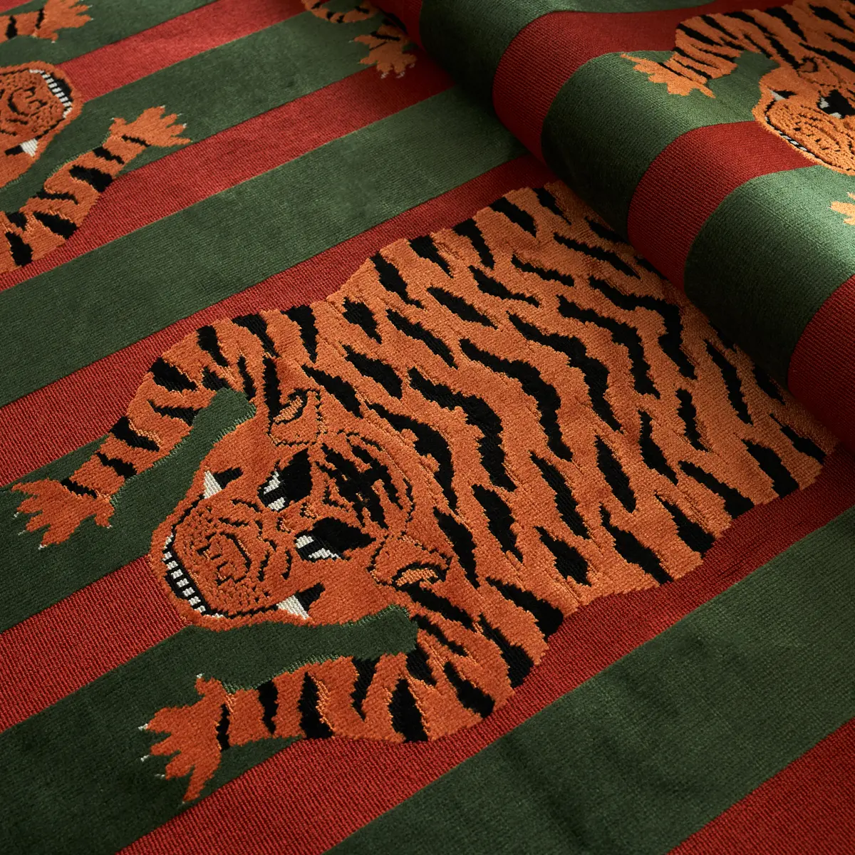 JOKHANG TIGER VELVET_ RED & GREEN