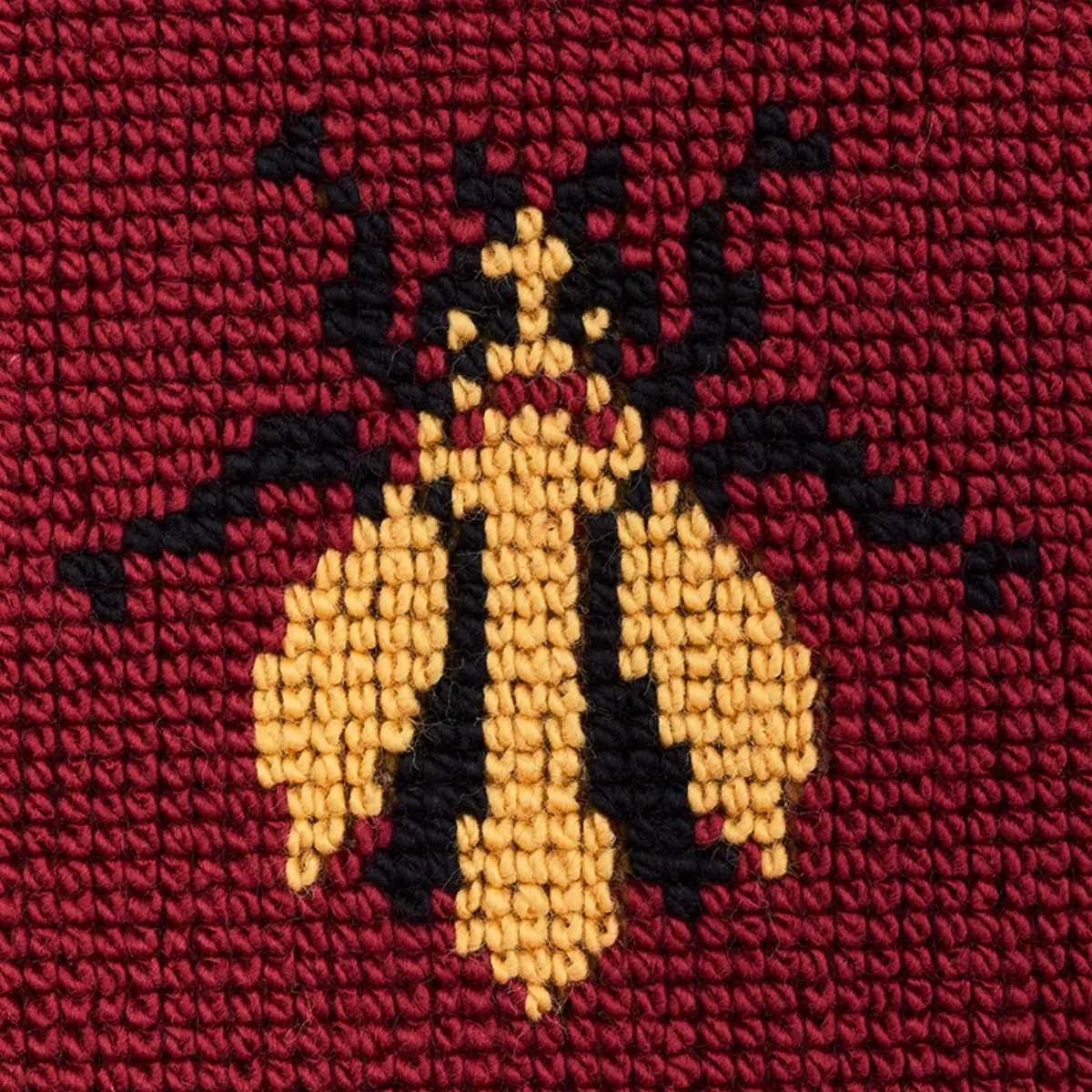 BEE ÉPINGLÉ_ RED