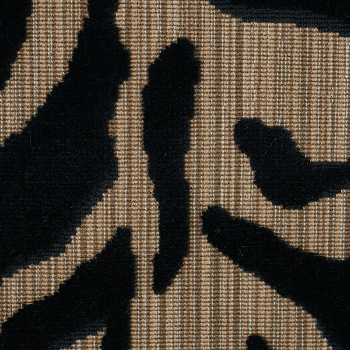 REGINE STRIE VELVET_ EBONY