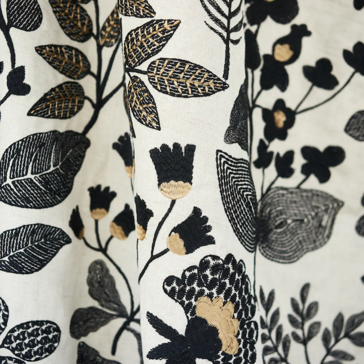 EMALINE EMBROIDERY_ BLACK