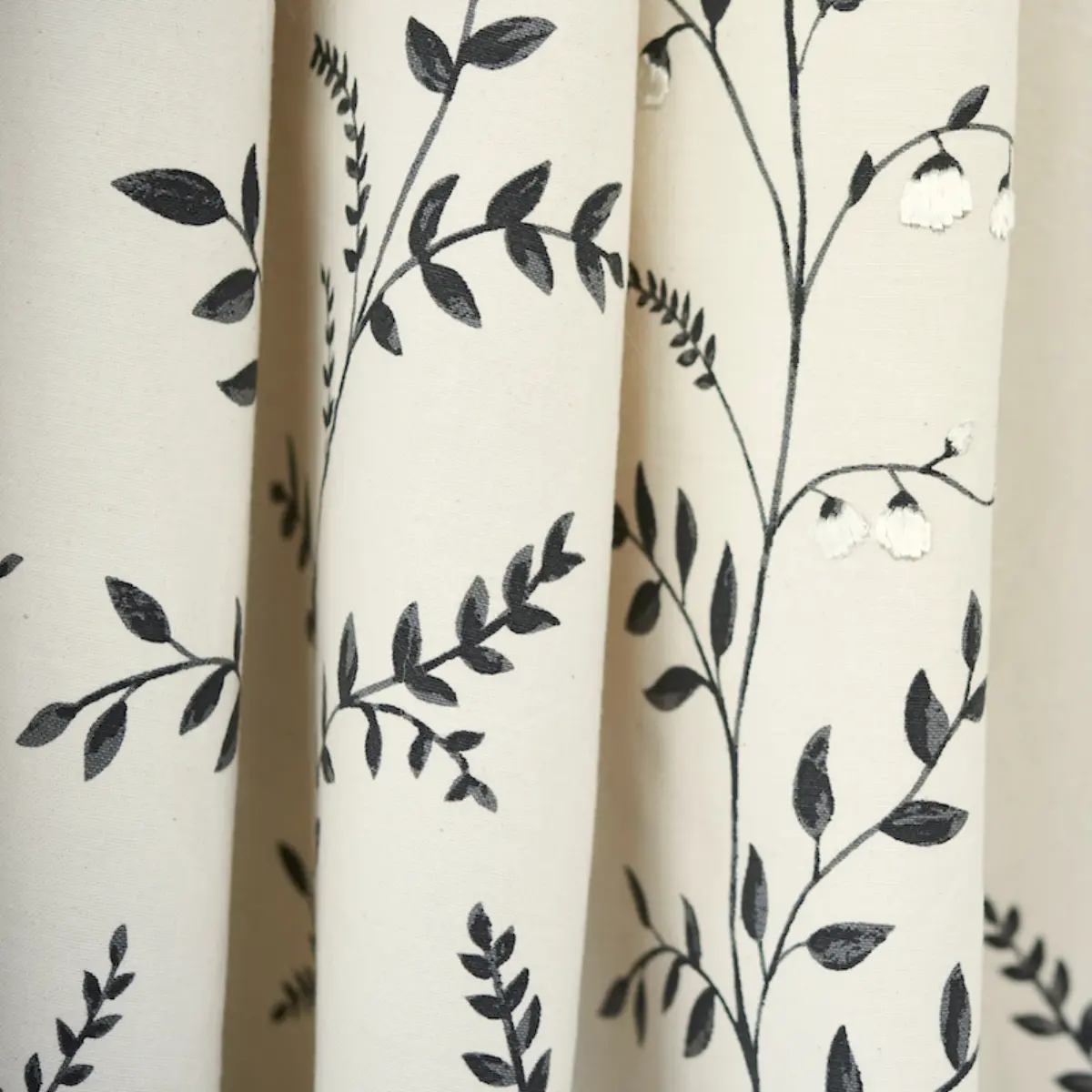 Cynthia Embroidered Print_ BLACK