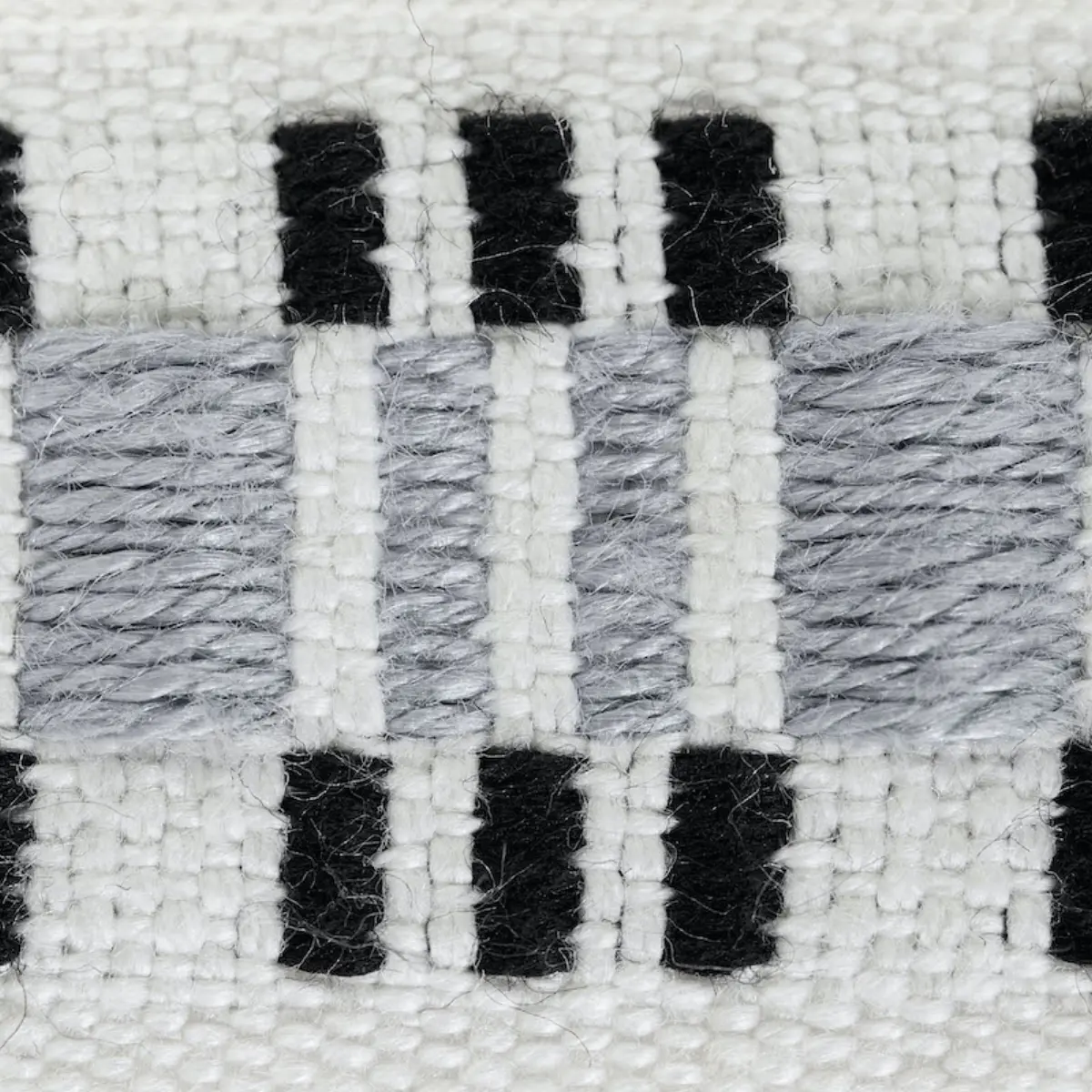 CARMO TAPE NARROW_ SILVER & BLACK