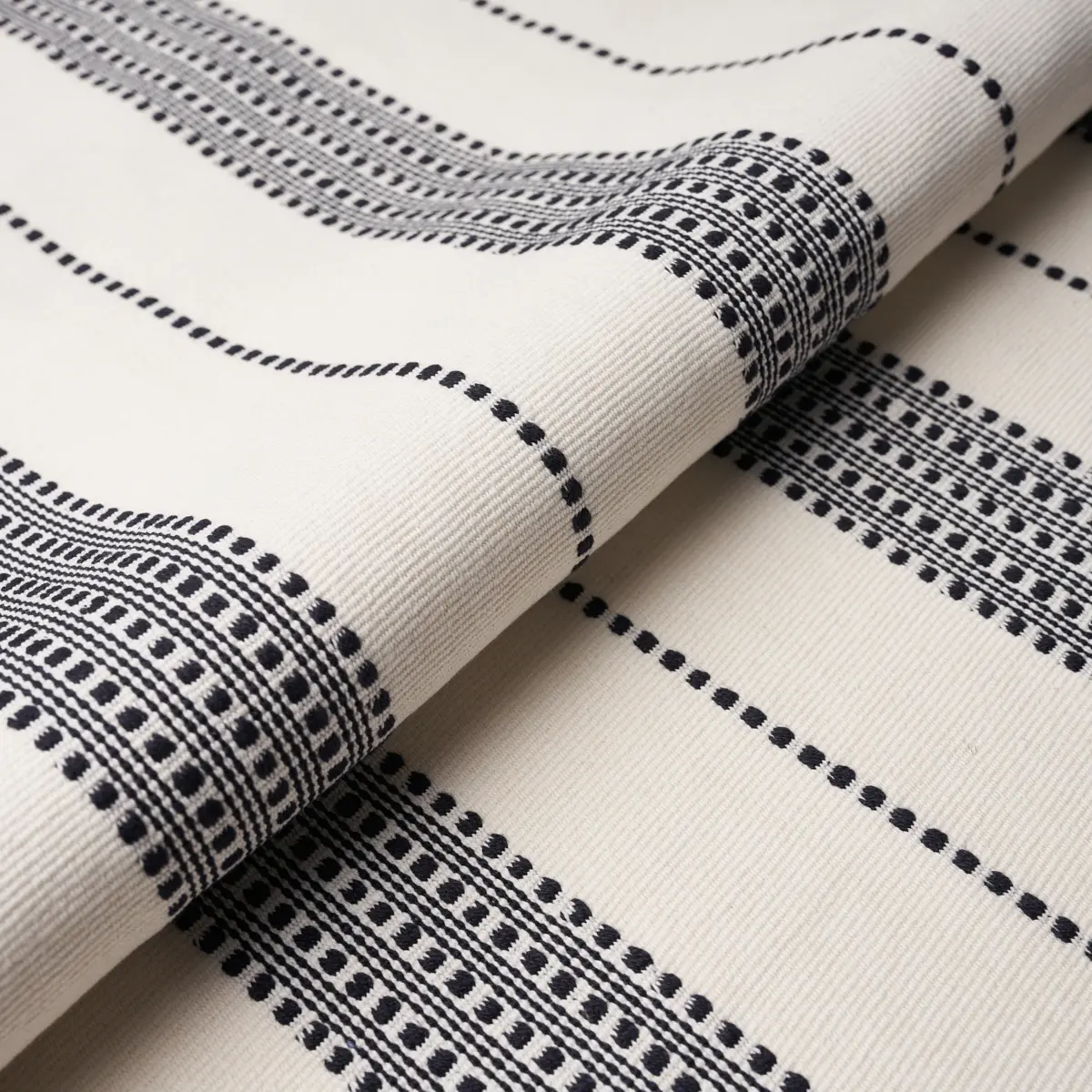 LUBECK STRIPE_ BLACK
