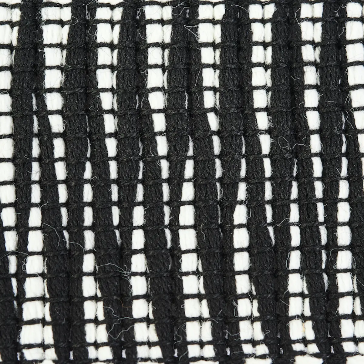 PIERCE TAPE INDOOR/OUTDOOR_ BLACK