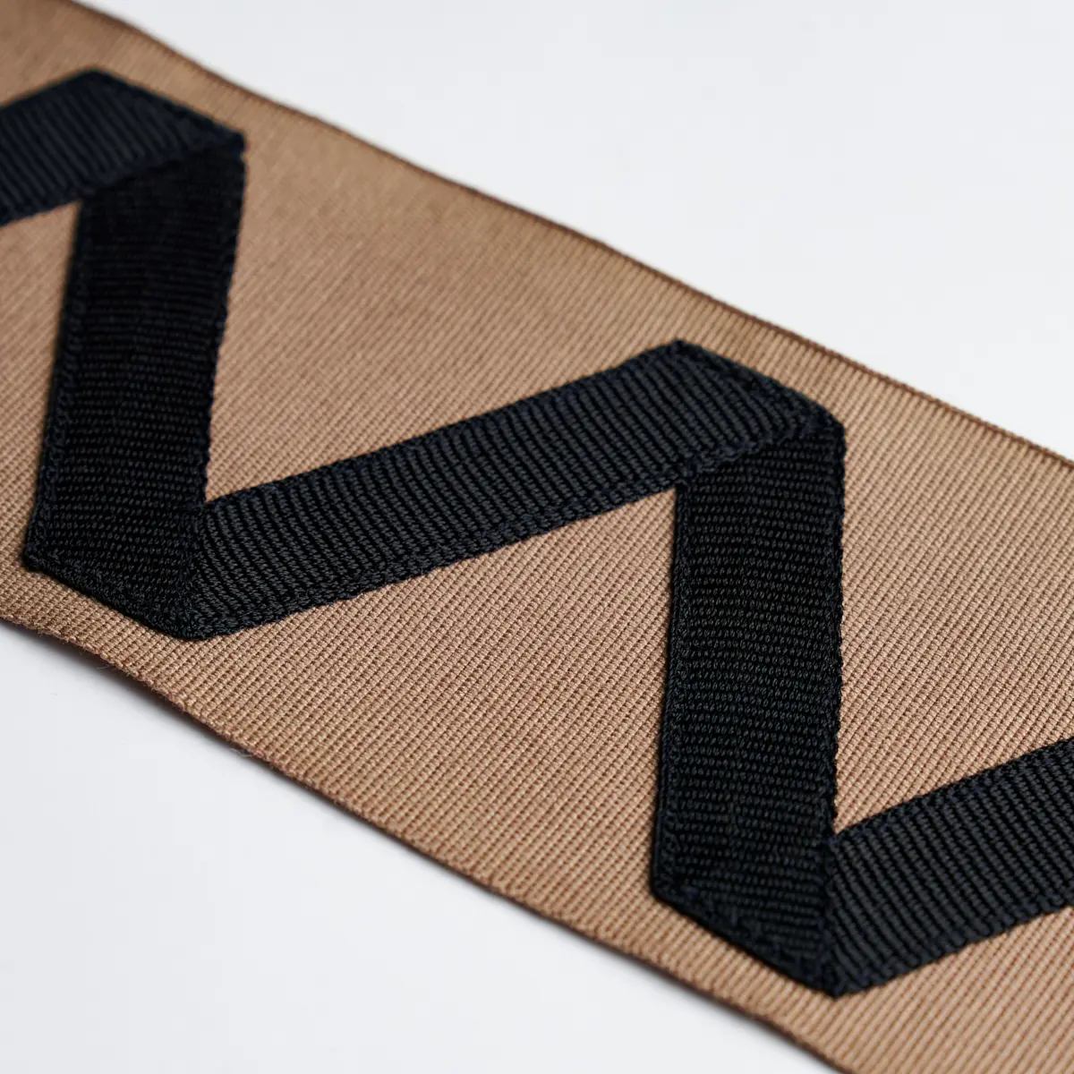 LEGERE APPLIQUÉ TAPE_ BLACK ON SAND