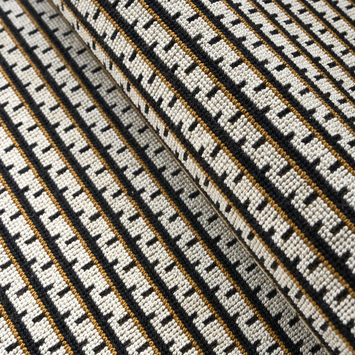 STRUKTUR ÉPINGLÉ_ MOONSTONE