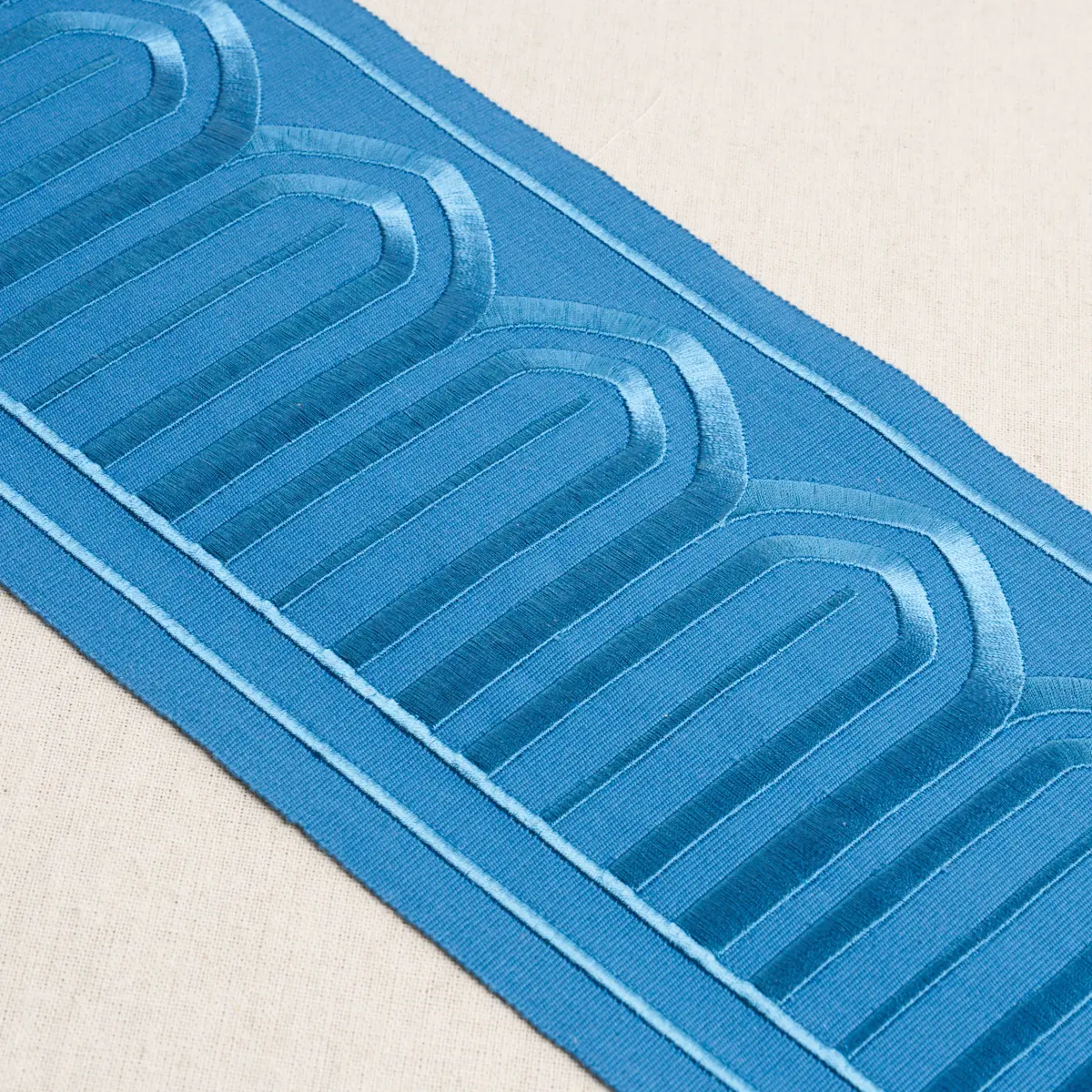 ARCHES EMBROIDERED TAPE WIDE_ TEAL