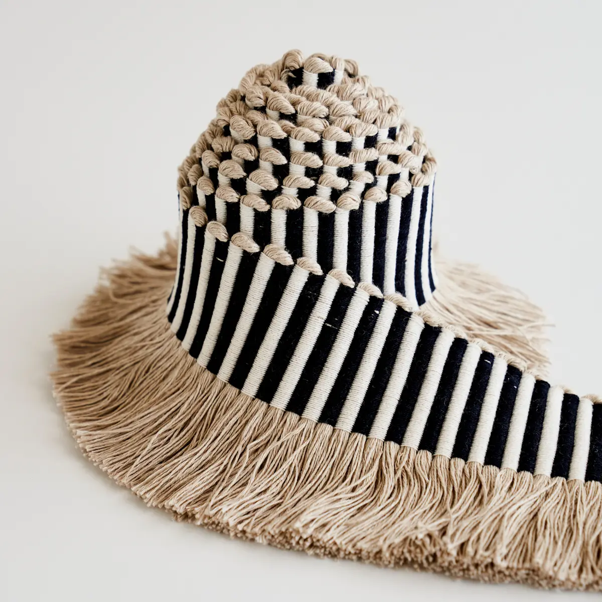 GRAPHIC FRINGE_ BLACK