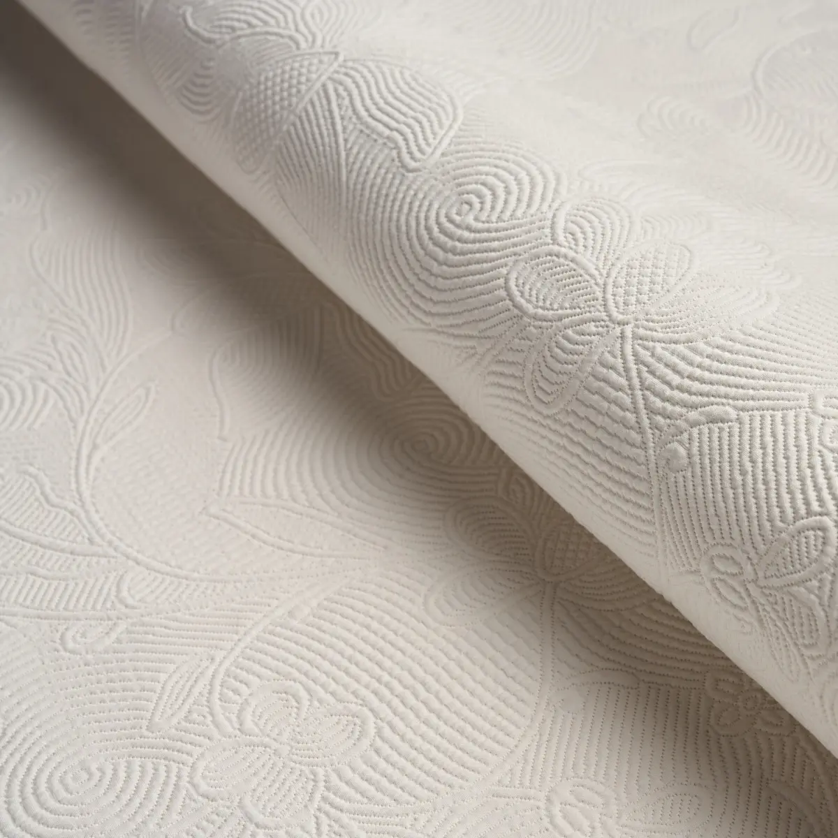 QUILTED SCROLL MATELASSÉ_ IVORY