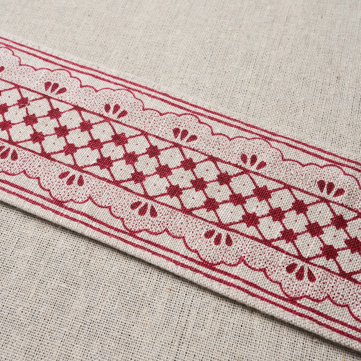 DAVISON SCALLOPED TAPE_ CRIMSON