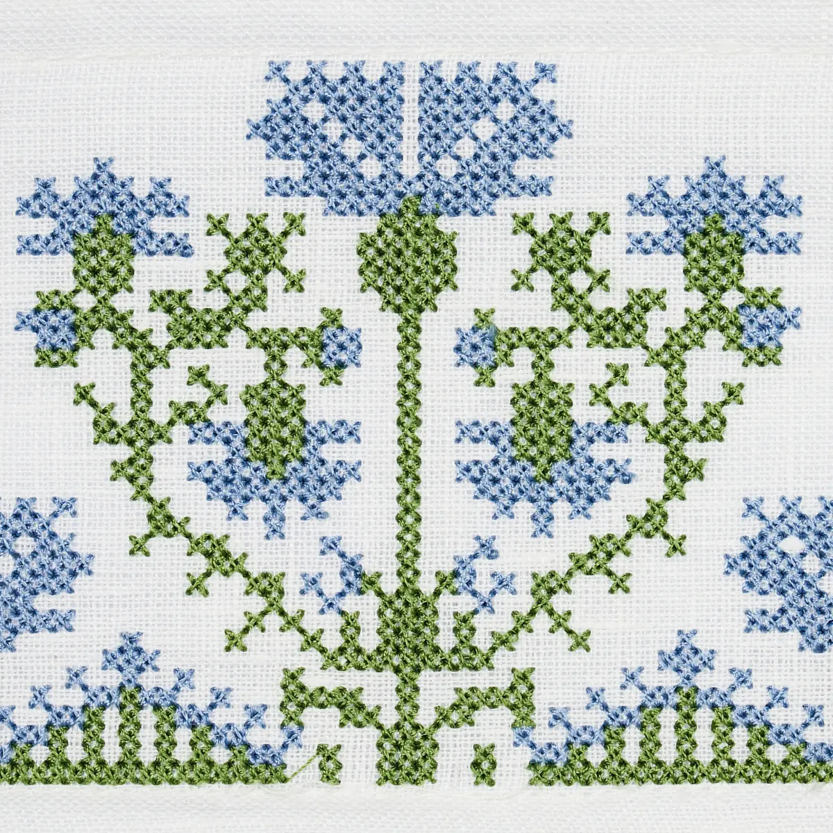 CUSTIS EMBROIDERED TAPE_ CHESAPEAKE