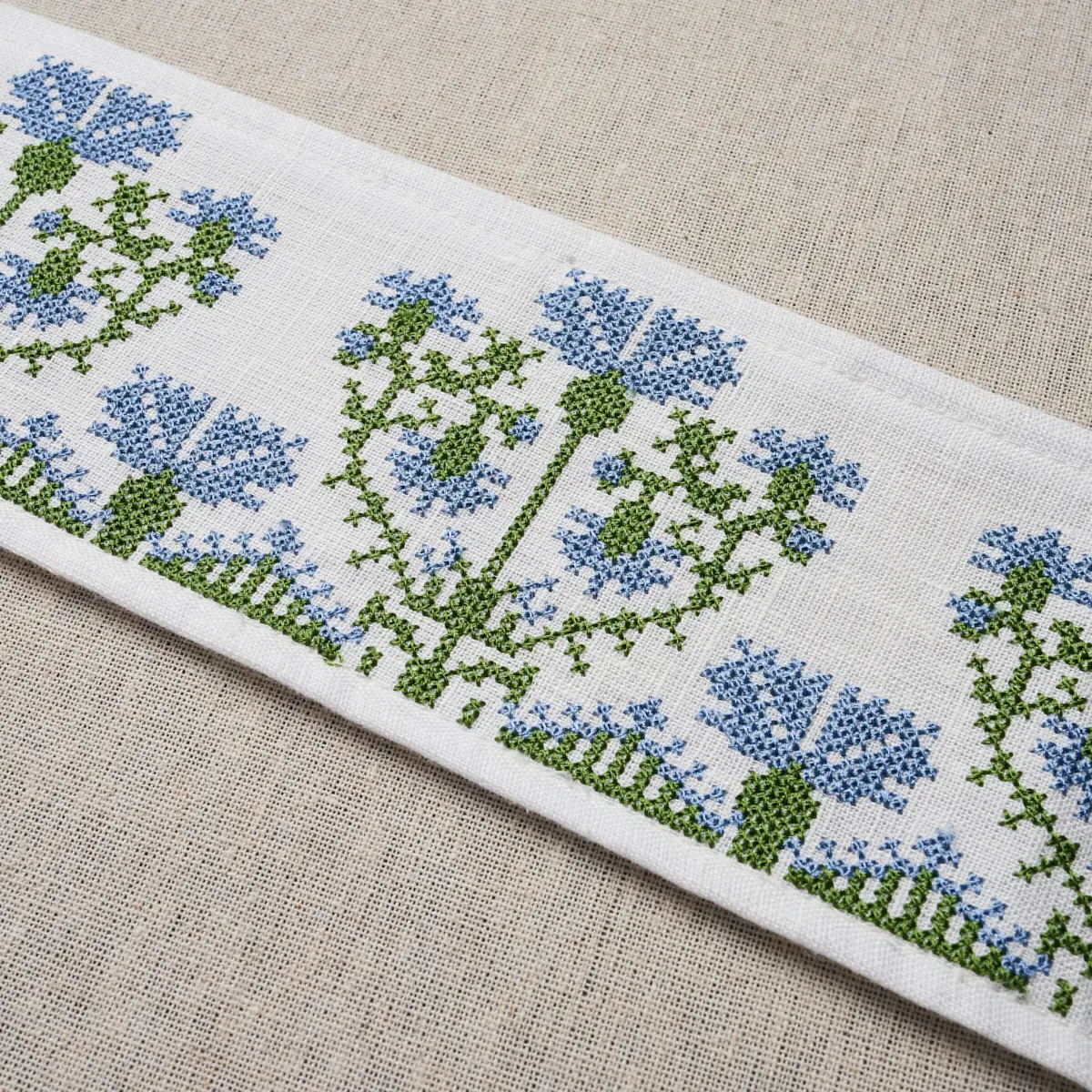CUSTIS EMBROIDERED TAPE_ CHESAPEAKE
