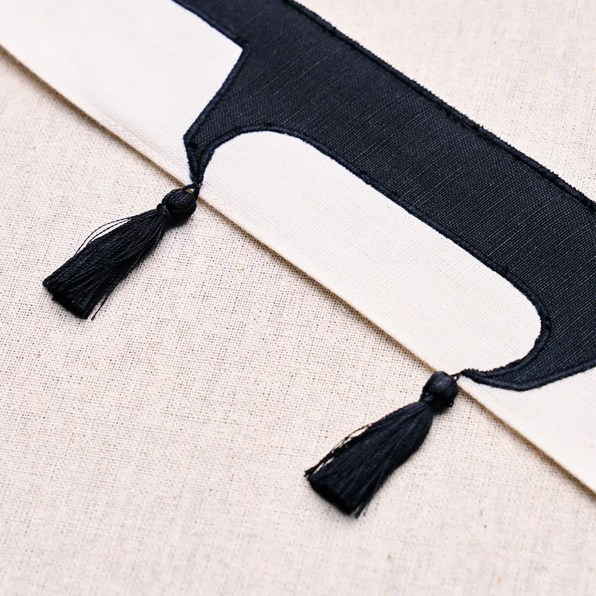 PAGODA TRIM_ BLACK