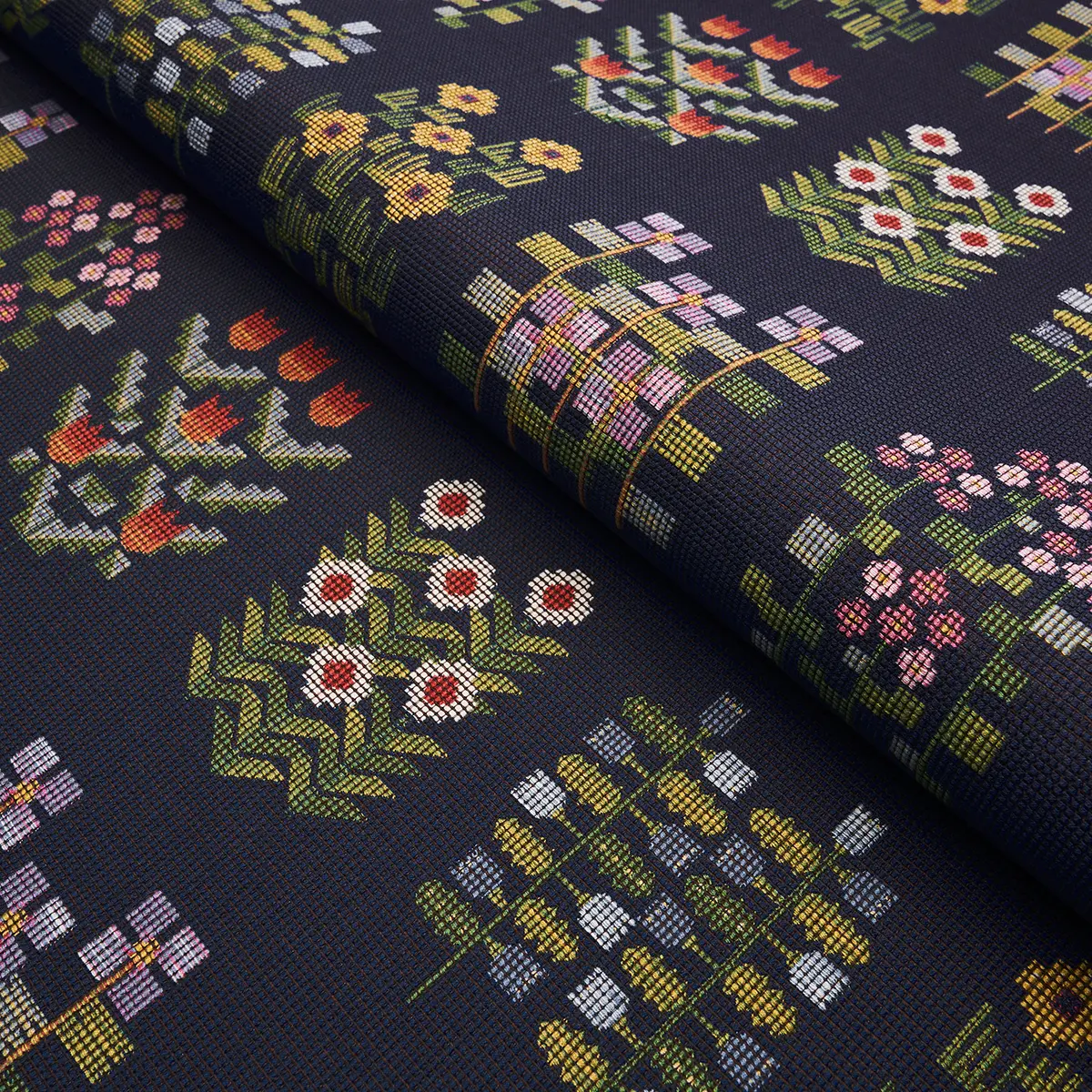 ANNIKA FLORAL TAPESTRY_ MULTI ON NAVY