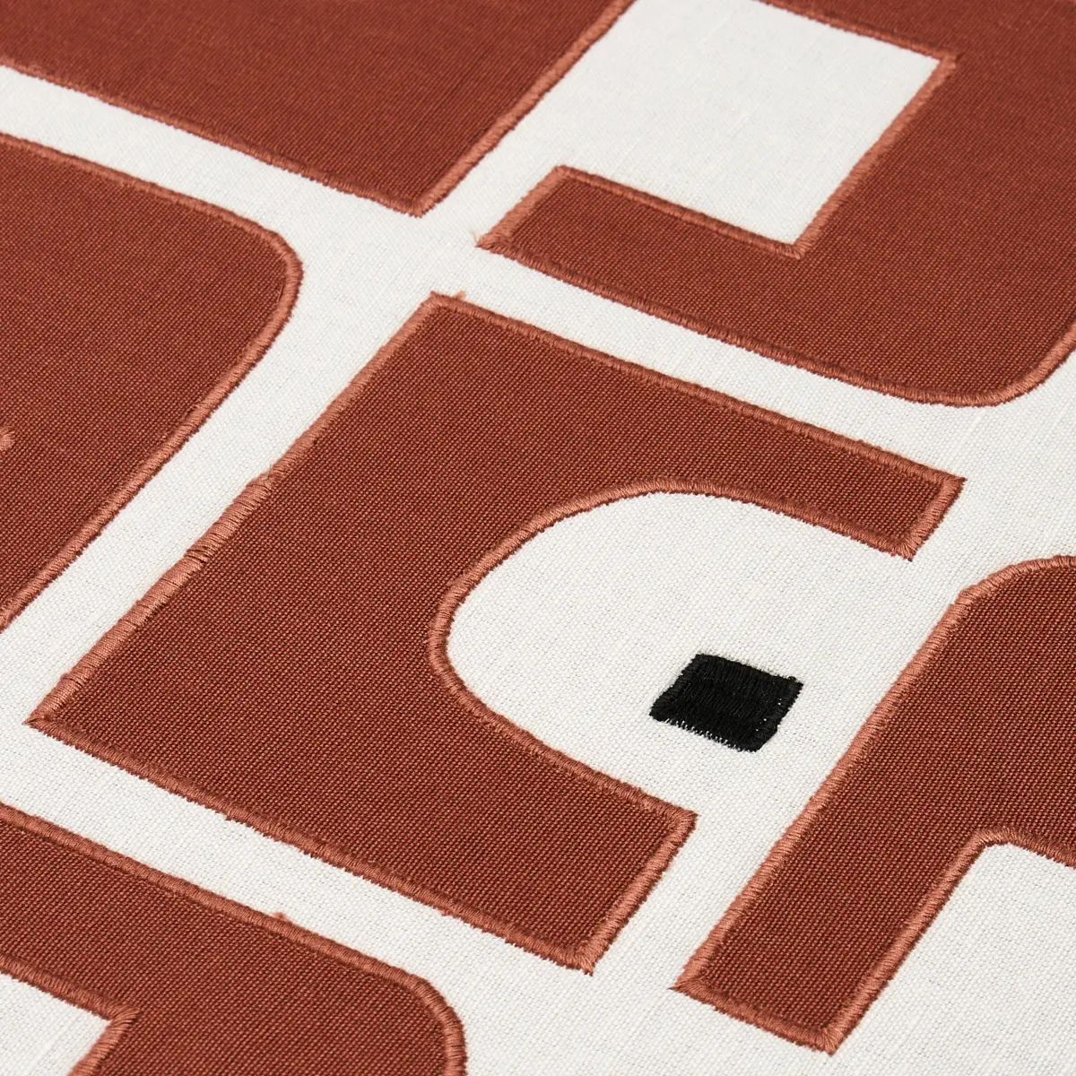 DEN APPLIQUÉ_ CLAY